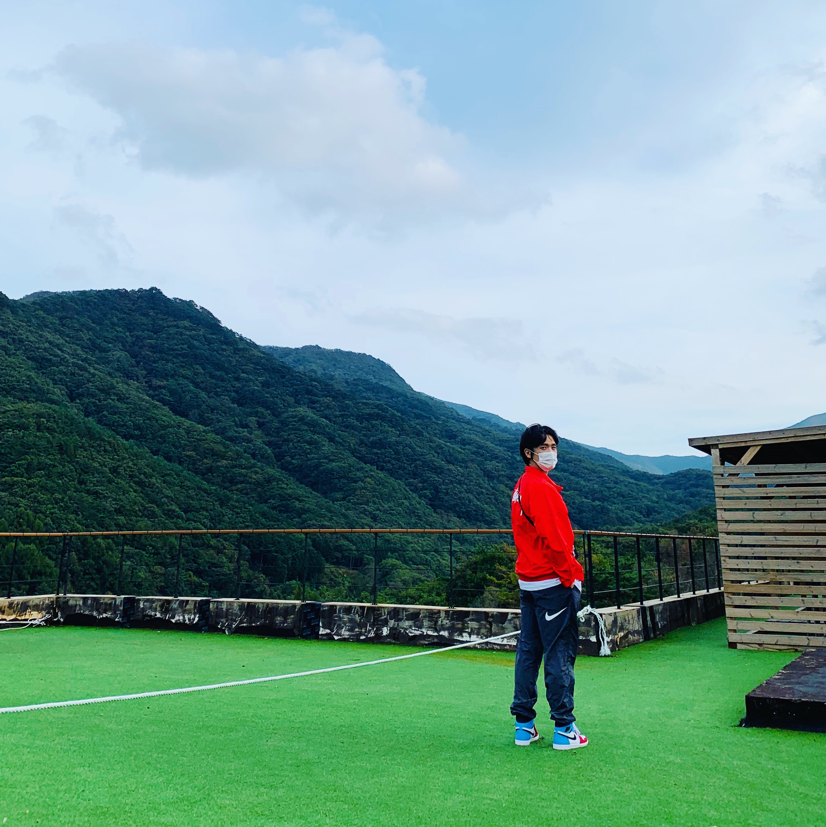 Nike x Stussy Windrunner Jacket Habanero Red, Nike x Stussy Beach Pants Off Noir 착용 스타일 - 3