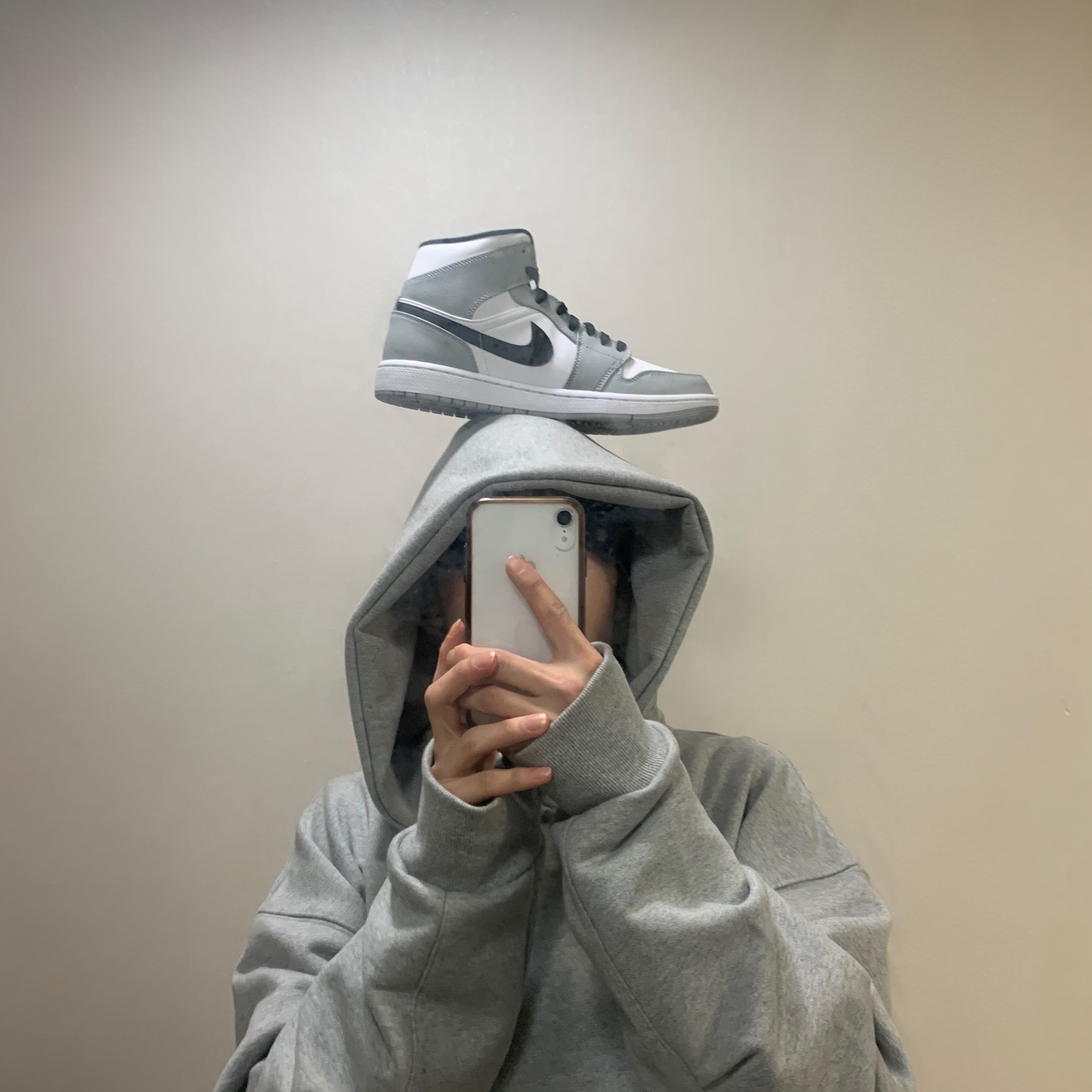 Jordan 1 Mid Light Smoke Grey 착용 스타일