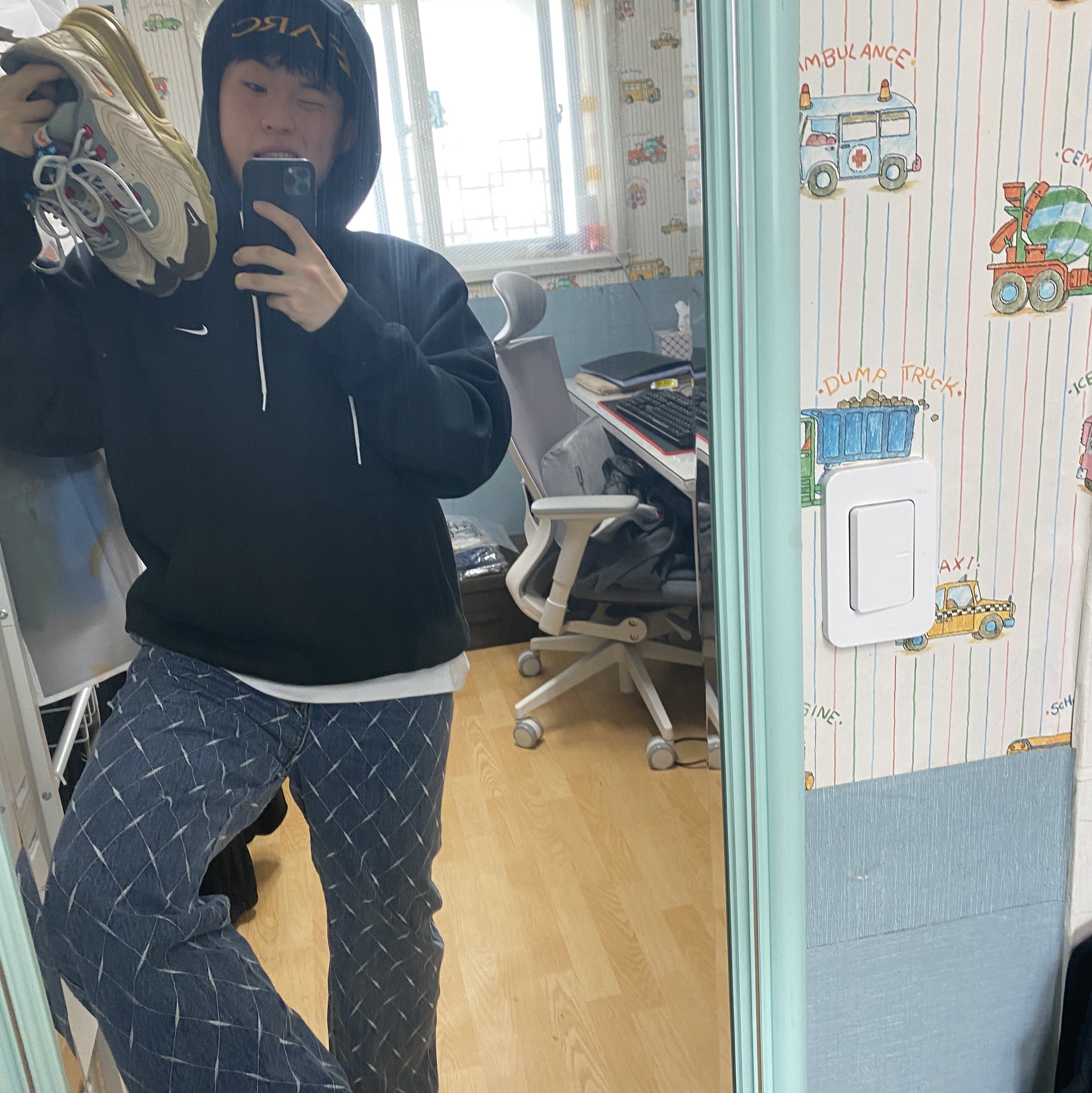 Nike x Travis Scott Air Max 270 React Cactus Trails, Palace x Arc'teryx Beanie Black - 20FW 착용 스타일 - 2