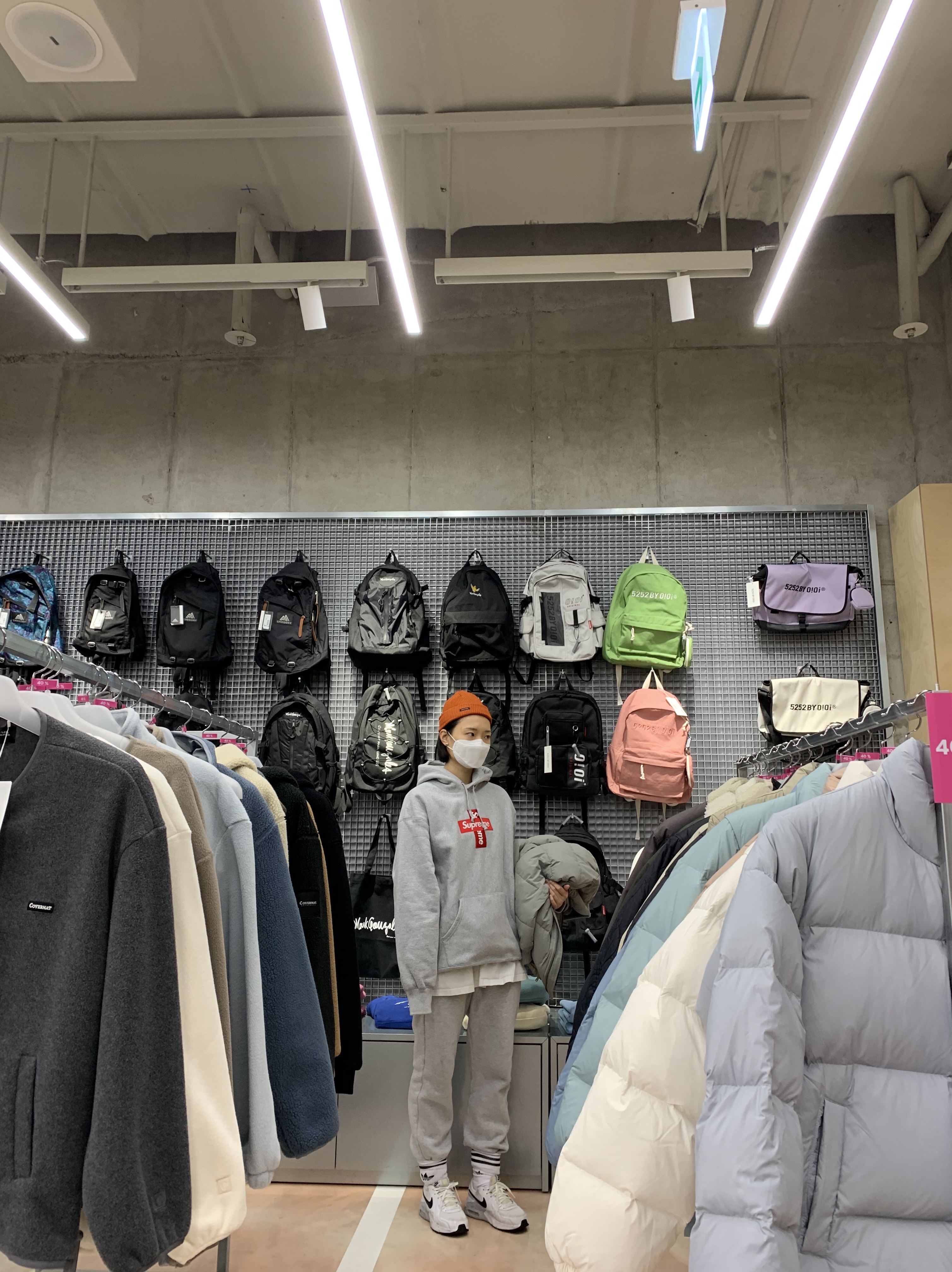 Supreme Cross Box Logo Hooded Sweatshirt Heather Grey - 20FW, Supreme Cross Box Logo Hooded Sweatshirt Black - 20FW 착용 스타일 - 1