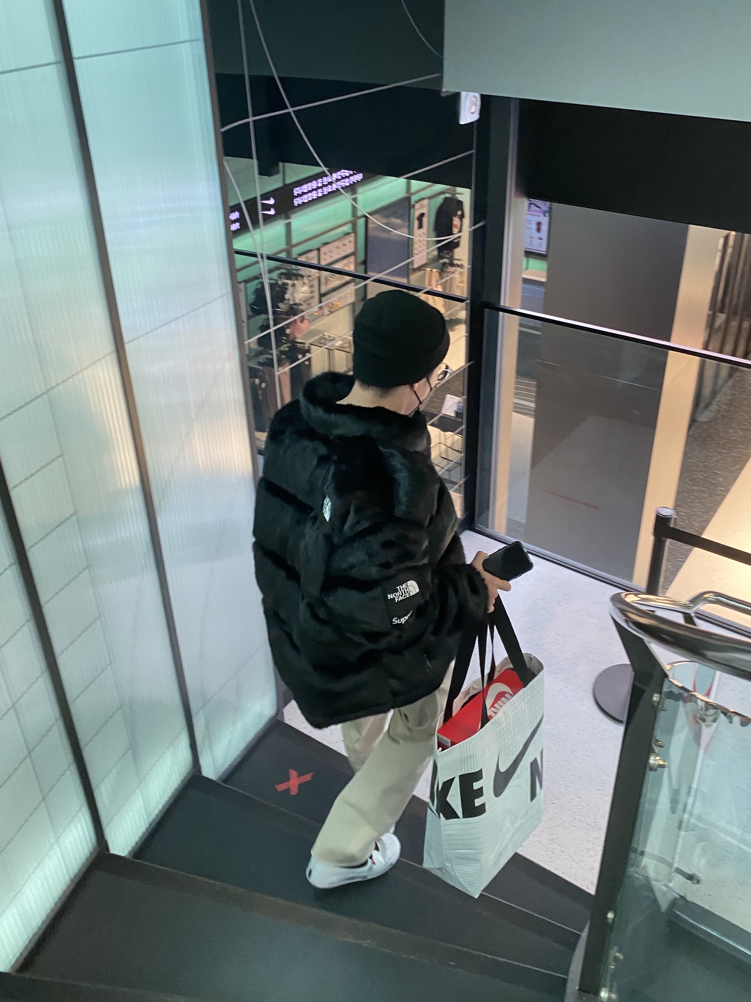 Nike x Peaceminusone Air Force 1 Low Para-Noise 2.0, Supreme x The North Face Faux Fur Nuptse Jacket Black - 20FW 착용 스타일