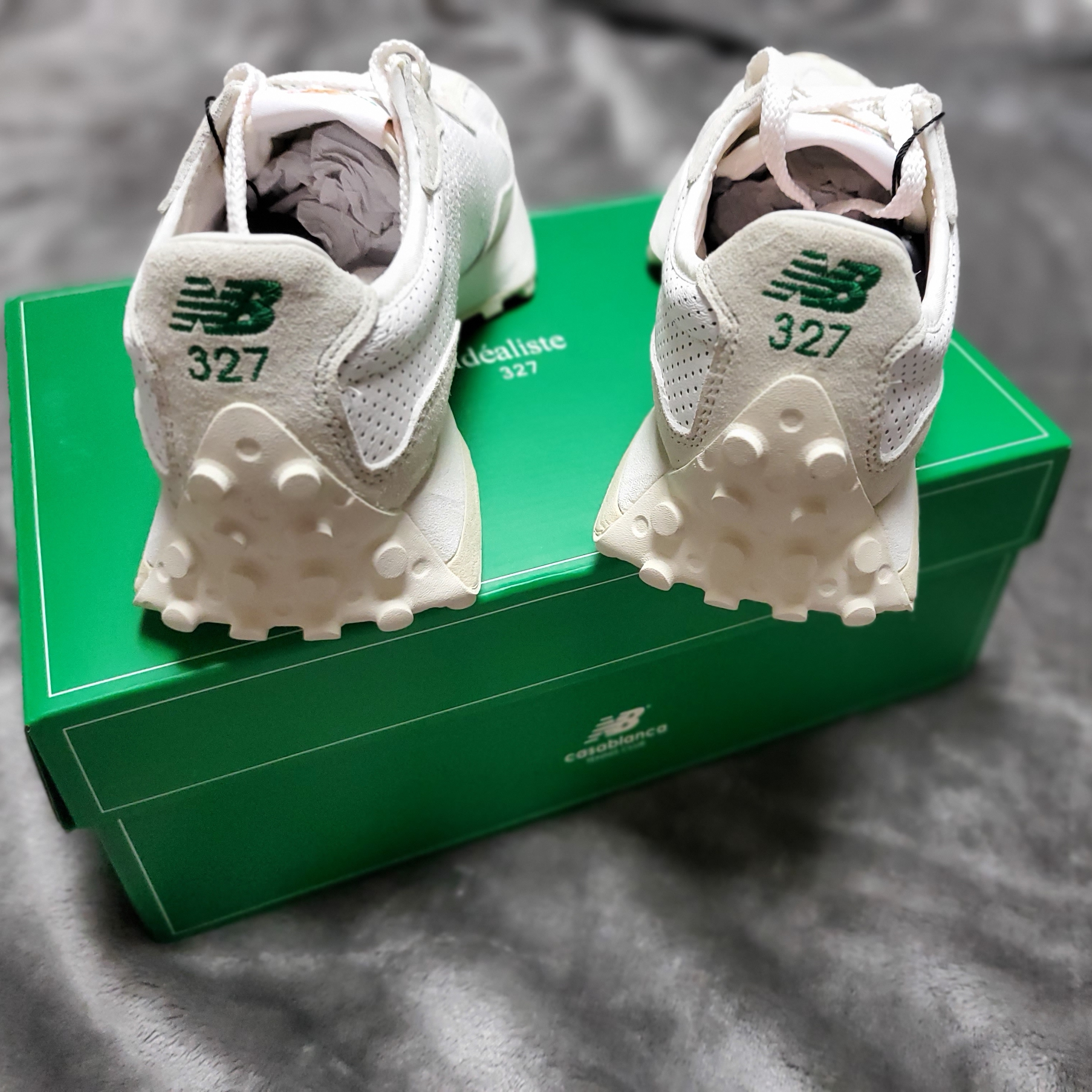 New Balance x Casablanca 327 Idealist Off White Green 착용 스타일 - 5