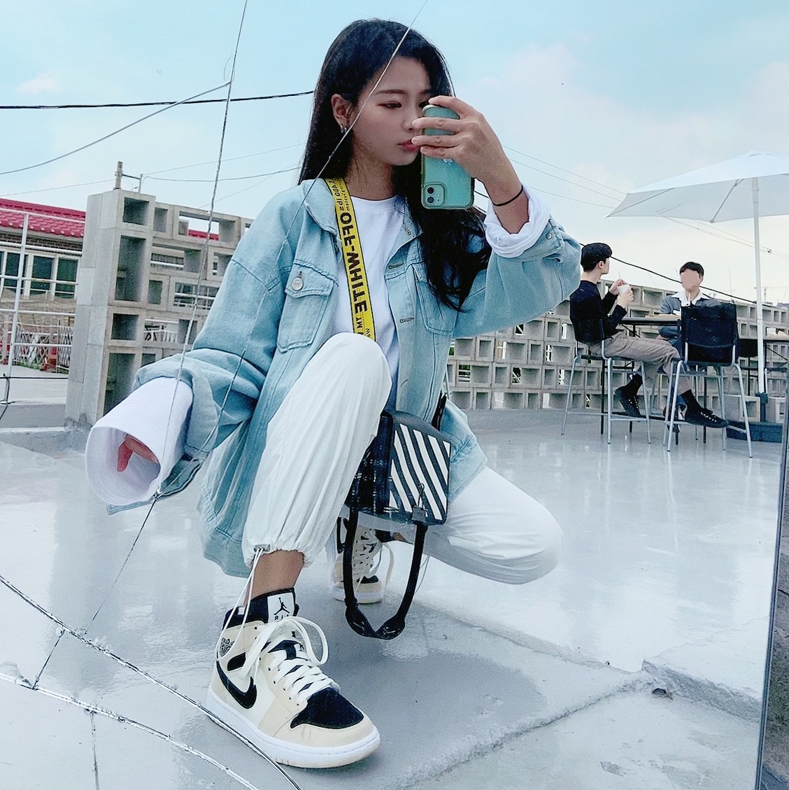 (W) Jordan 1 Mid Barely Orange 착용 스타일