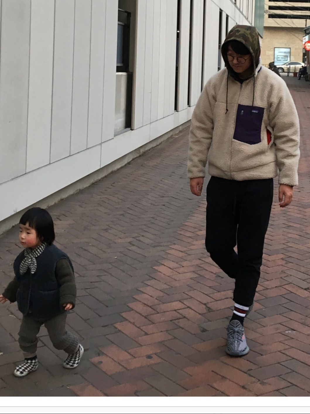 Adidas Yeezy Boost 350 V2 Beluga 2.0 착용 스타일