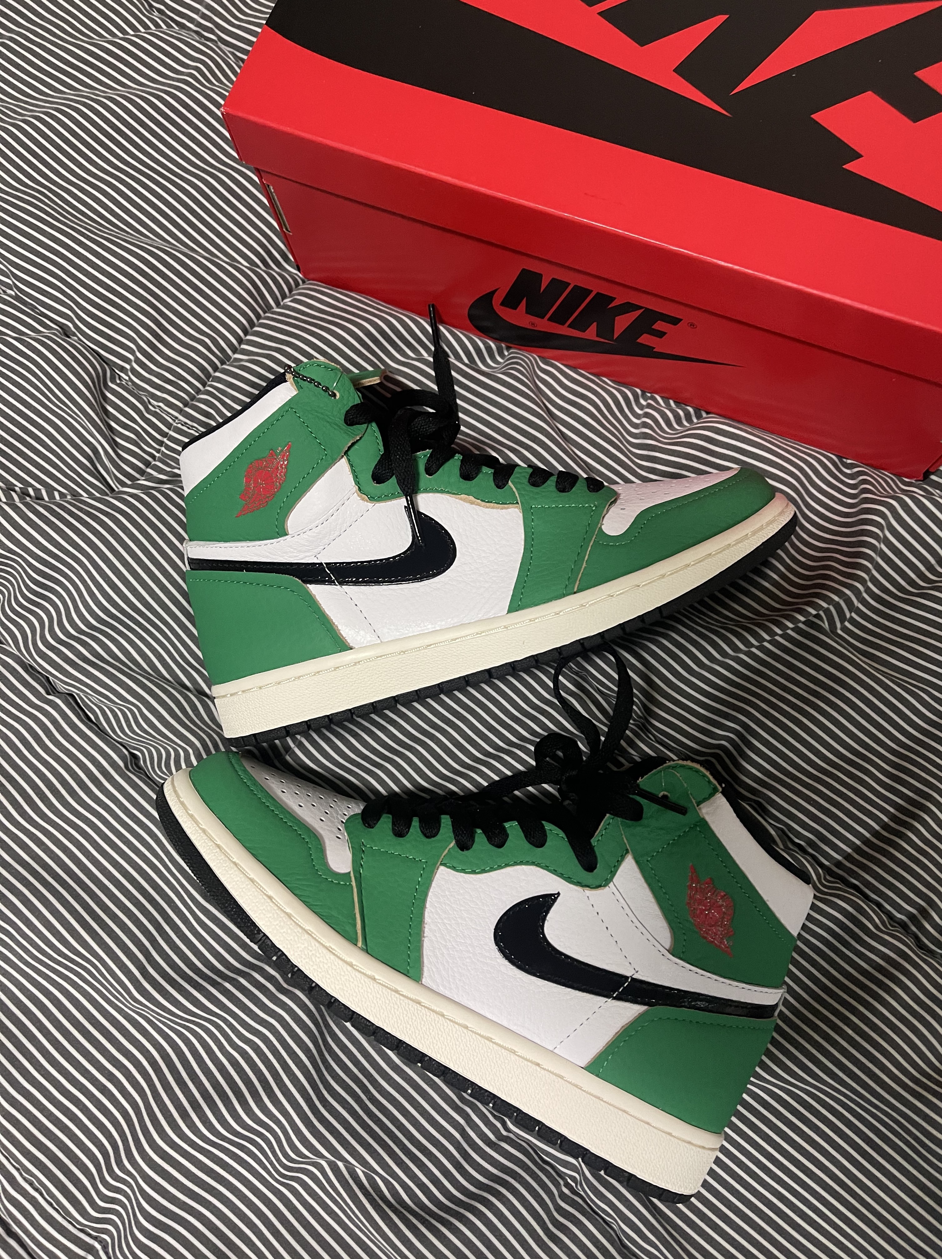 (W) Jordan 1 Retro High OG Lucky Green 착용 스타일 - 2