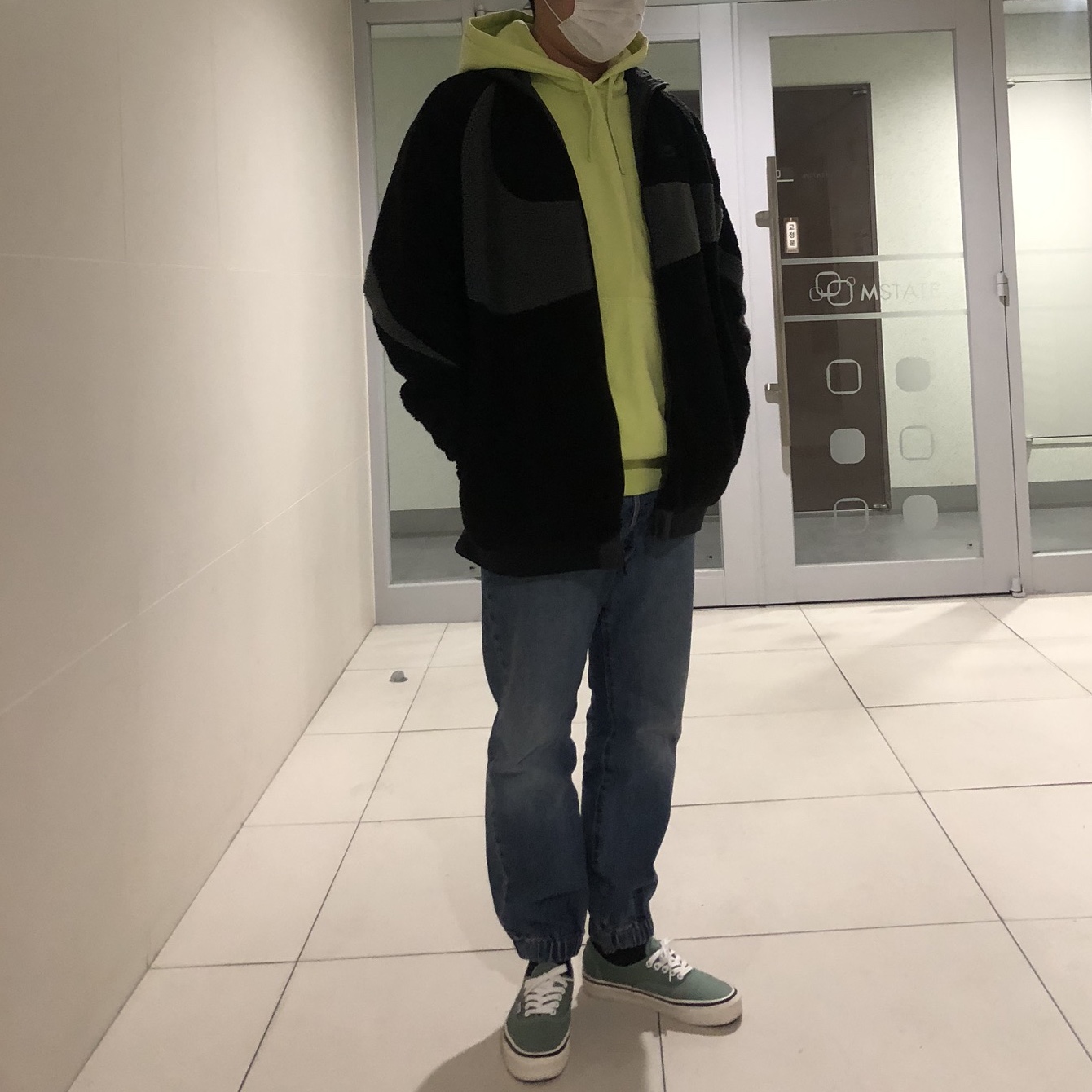Nike Big Swoosh Full Zip Jacket Black Anthracite 착용 스타일
