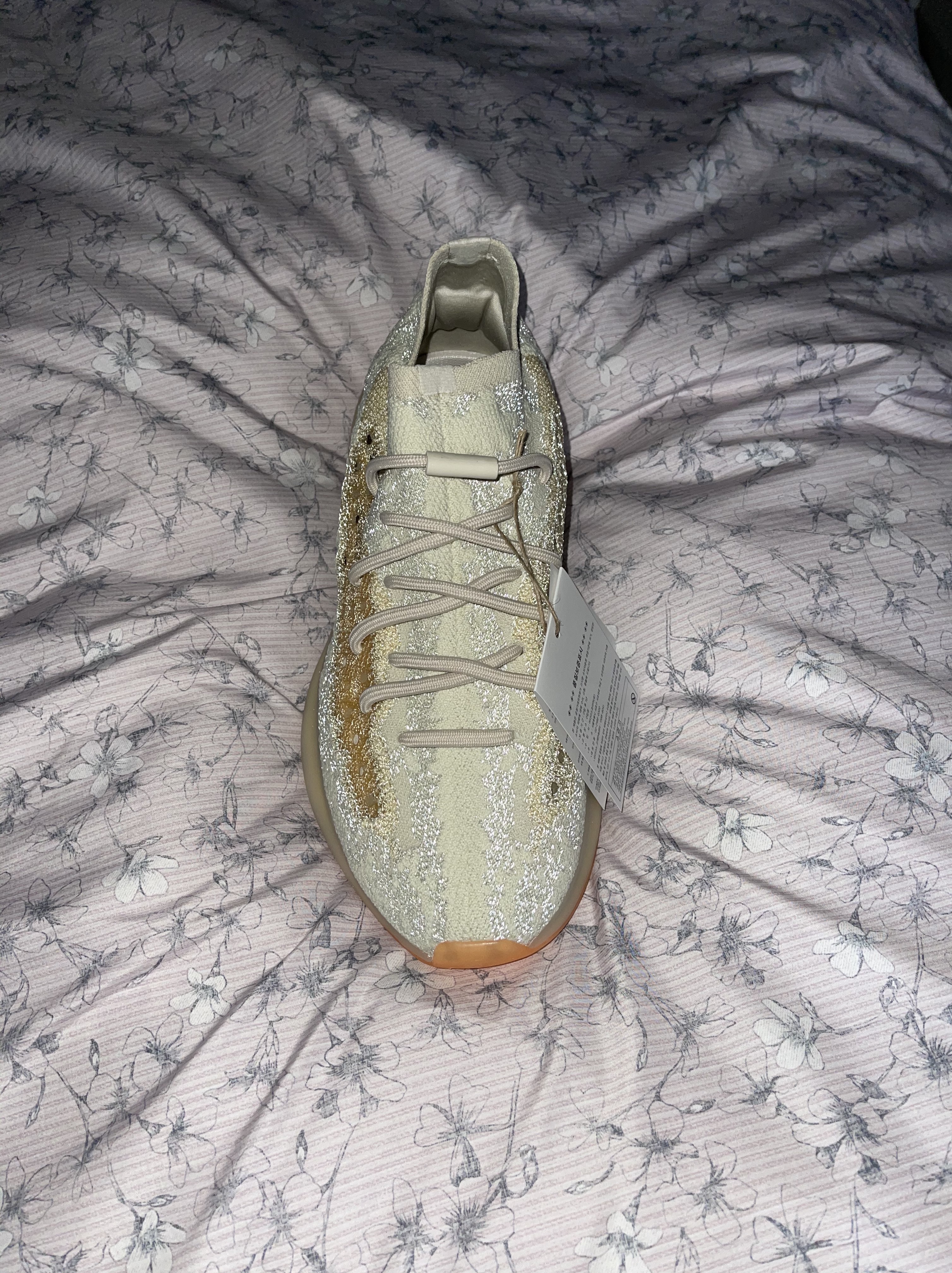 Adidas Yeezy Boost 380 Yecoraite - Reflective 착용 스타일 - 1