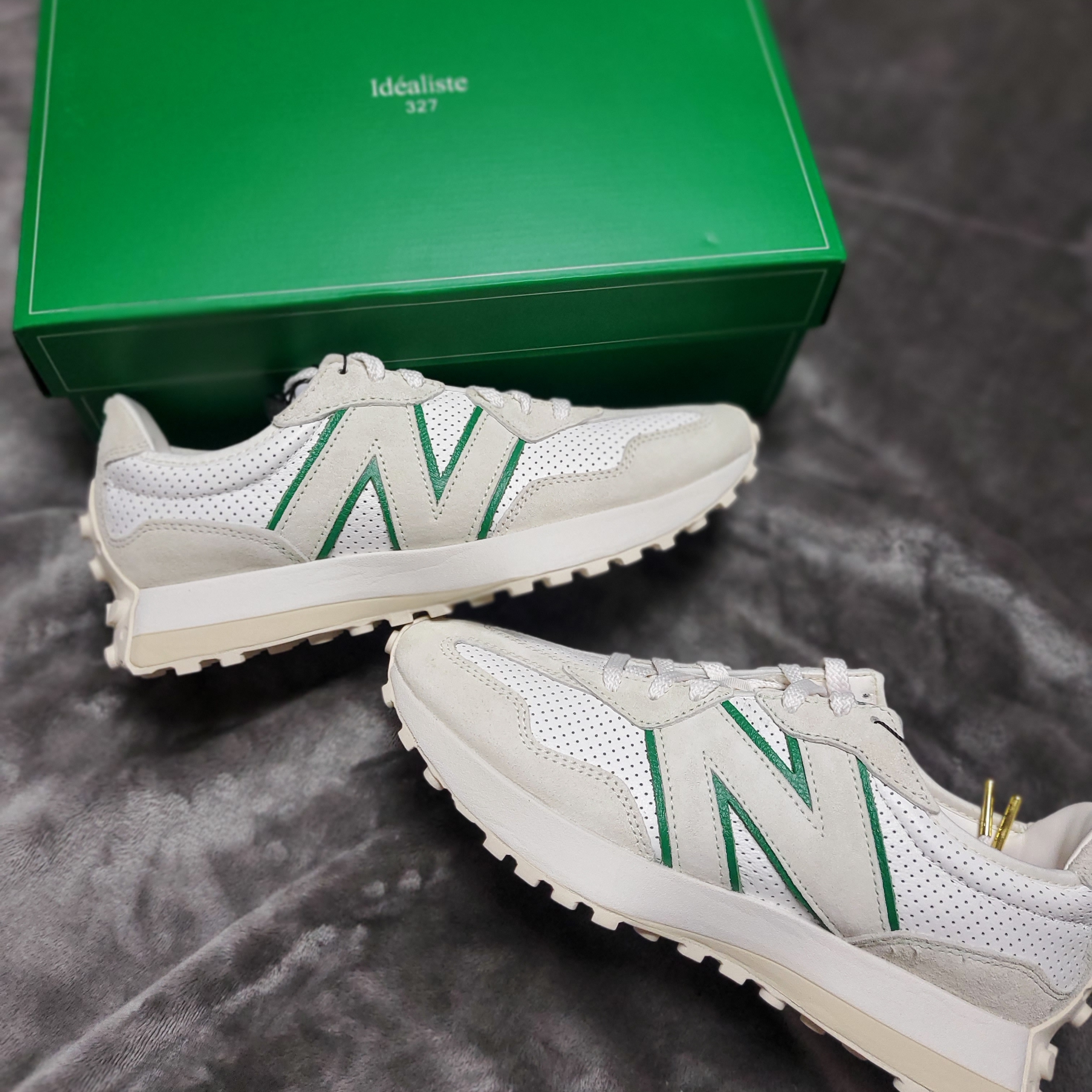 New Balance x Casablanca 327 Idealist Off White Green 착용 스타일 - 4