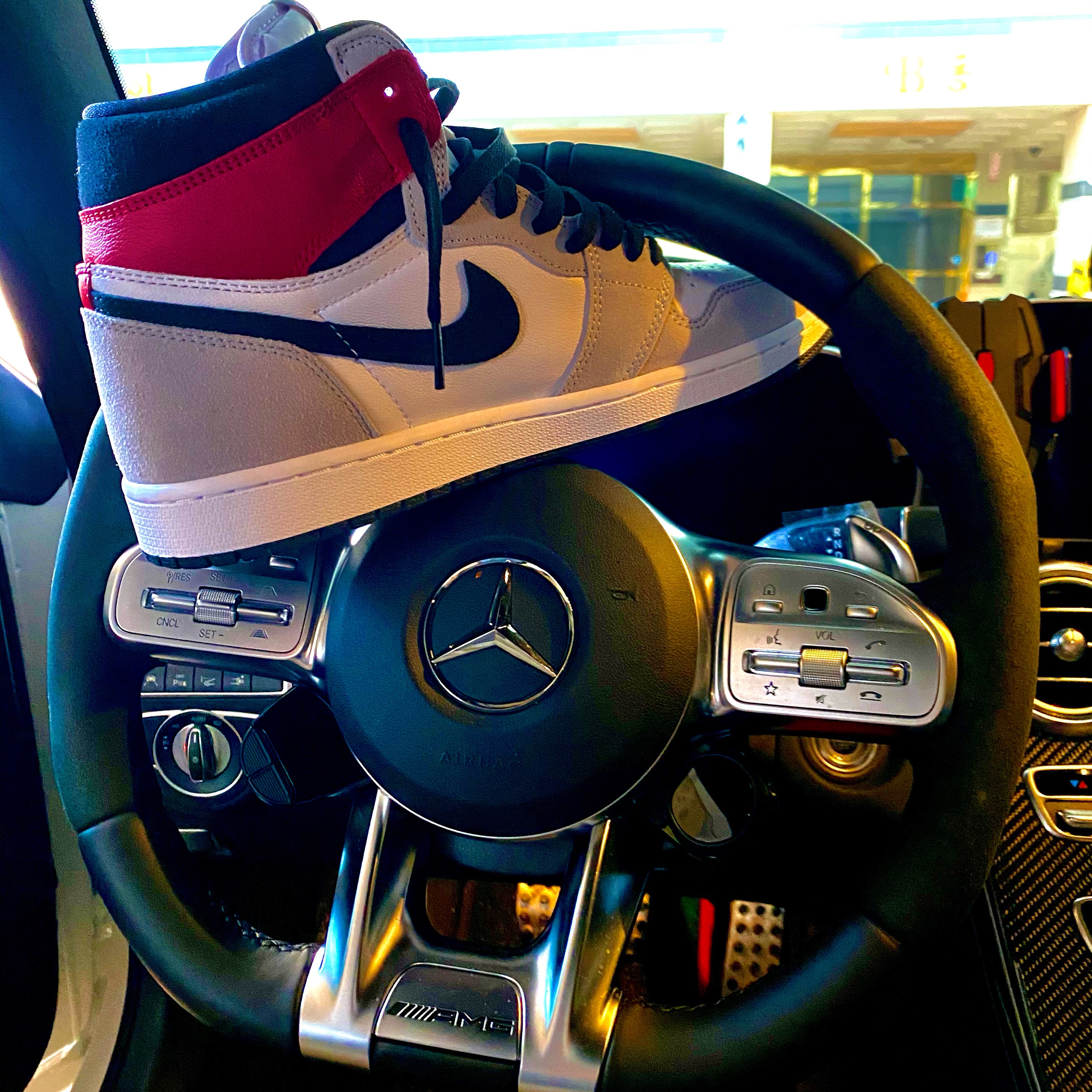 Jordan 1 Retro High OG Light Smoke Grey 착용 스타일
