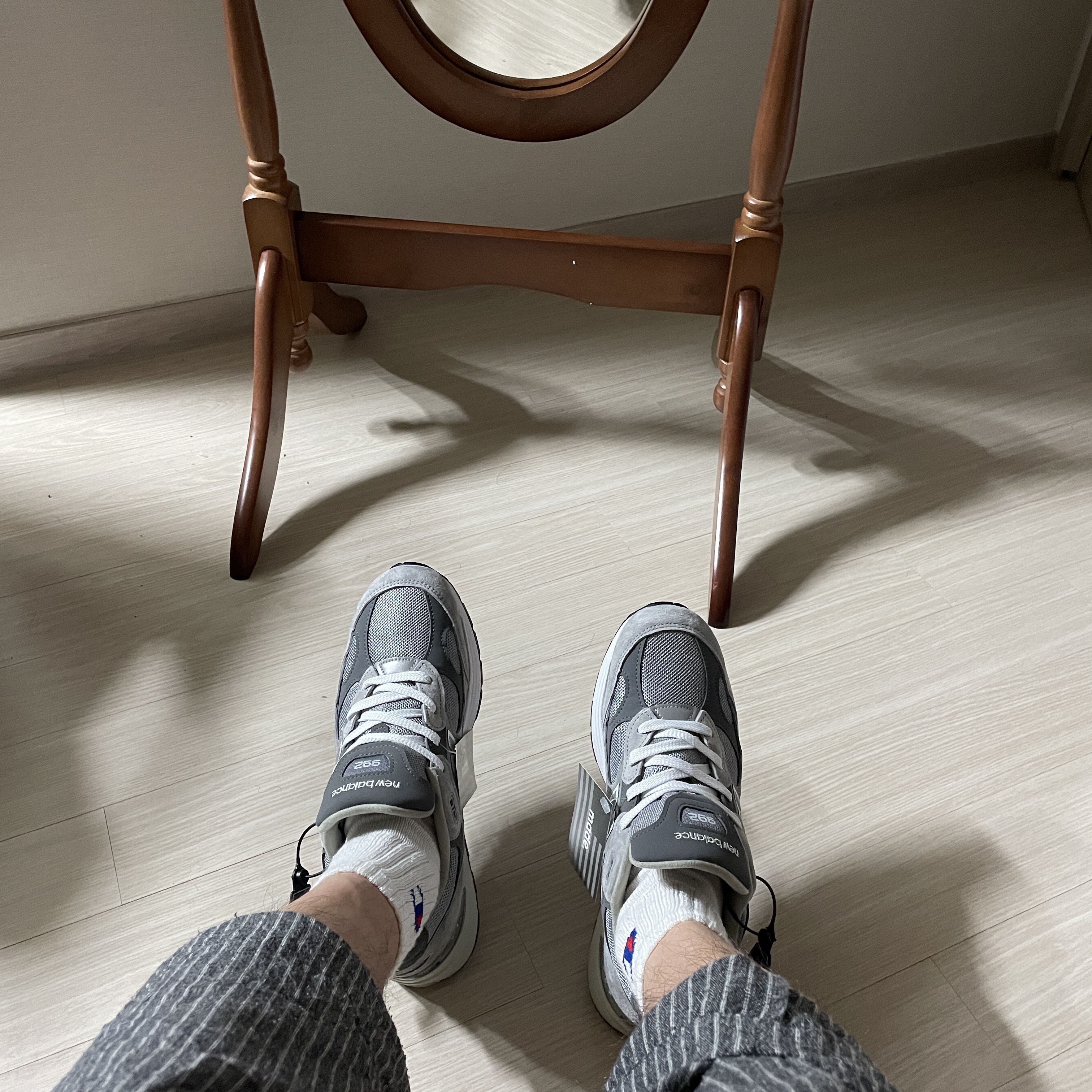 New Balance 992 Made in USA Grey - D Standard 착용 스타일 - 2