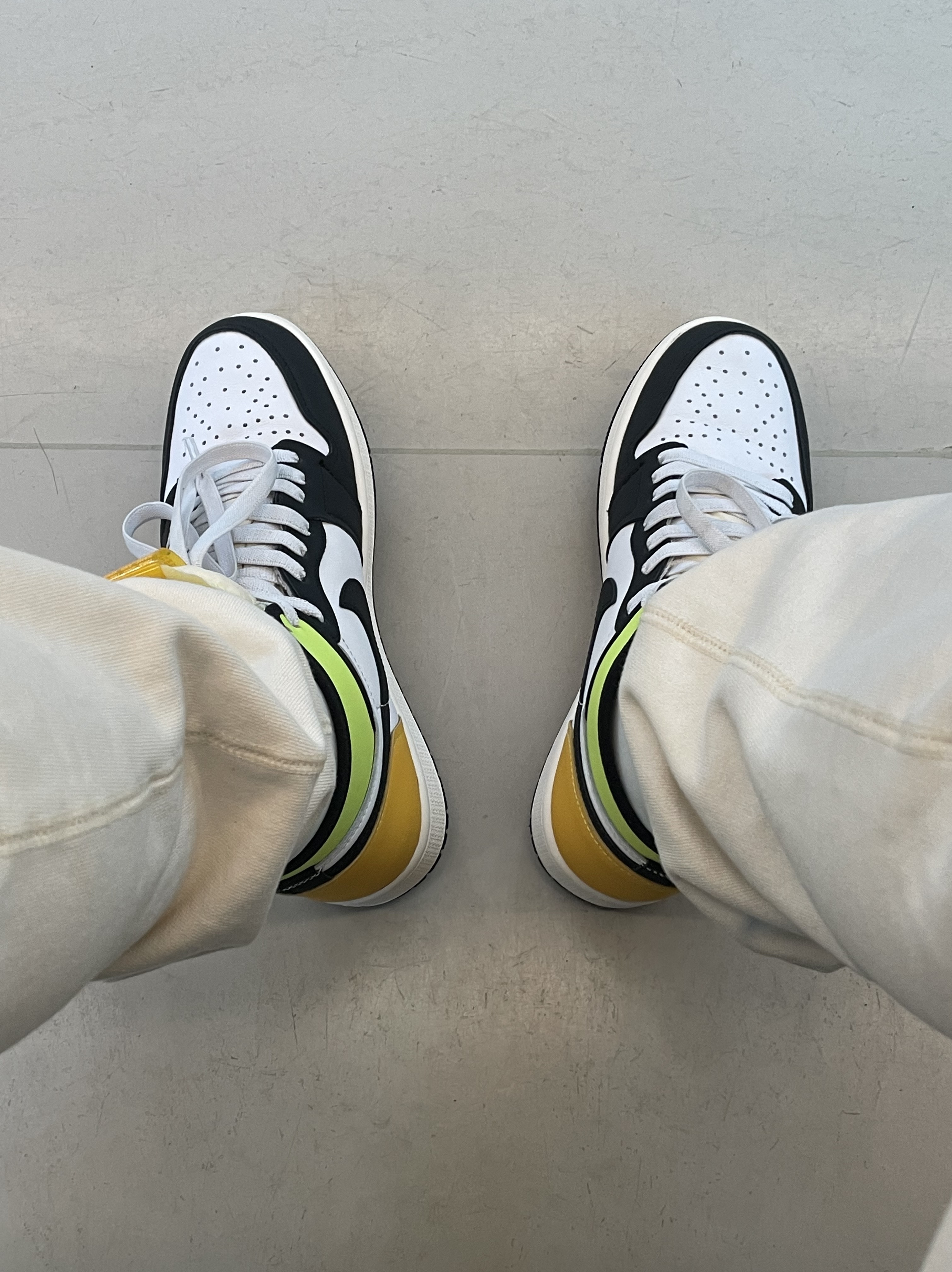 Jordan 1 Retro High OG Volt Gold 착용 스타일 - 1