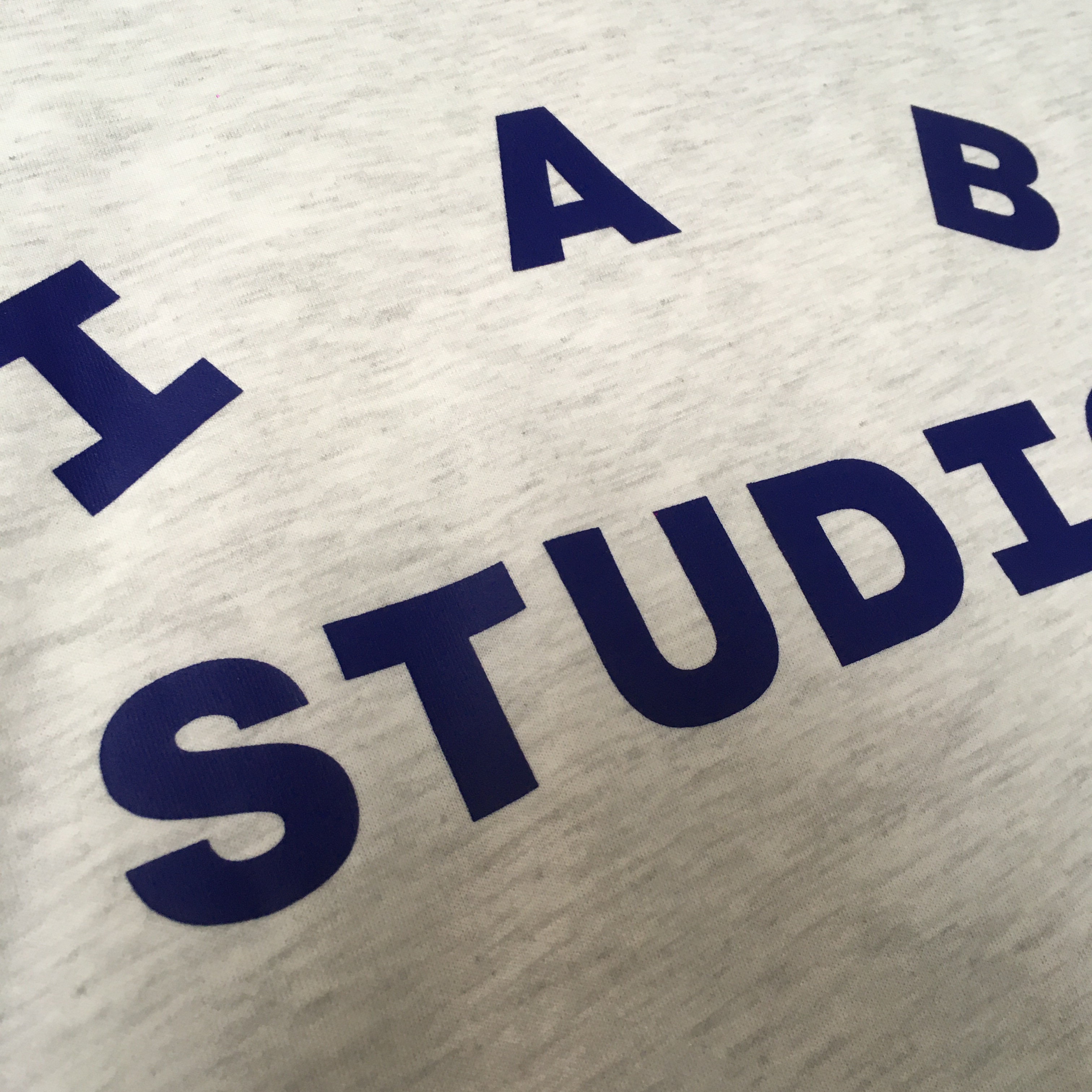 IAB Studio Long Sleeve Light Gray 착용 스타일