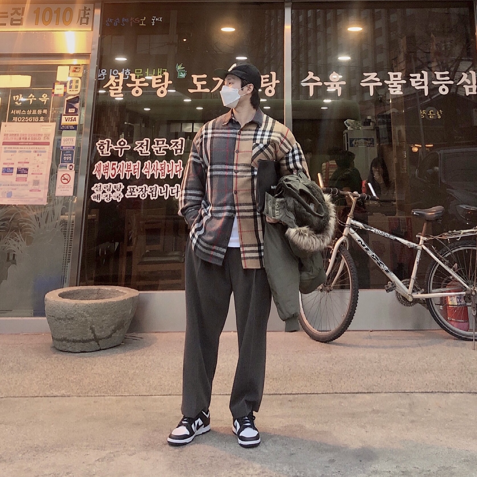 Nike Dunk Low Retro Black 착용 스타일