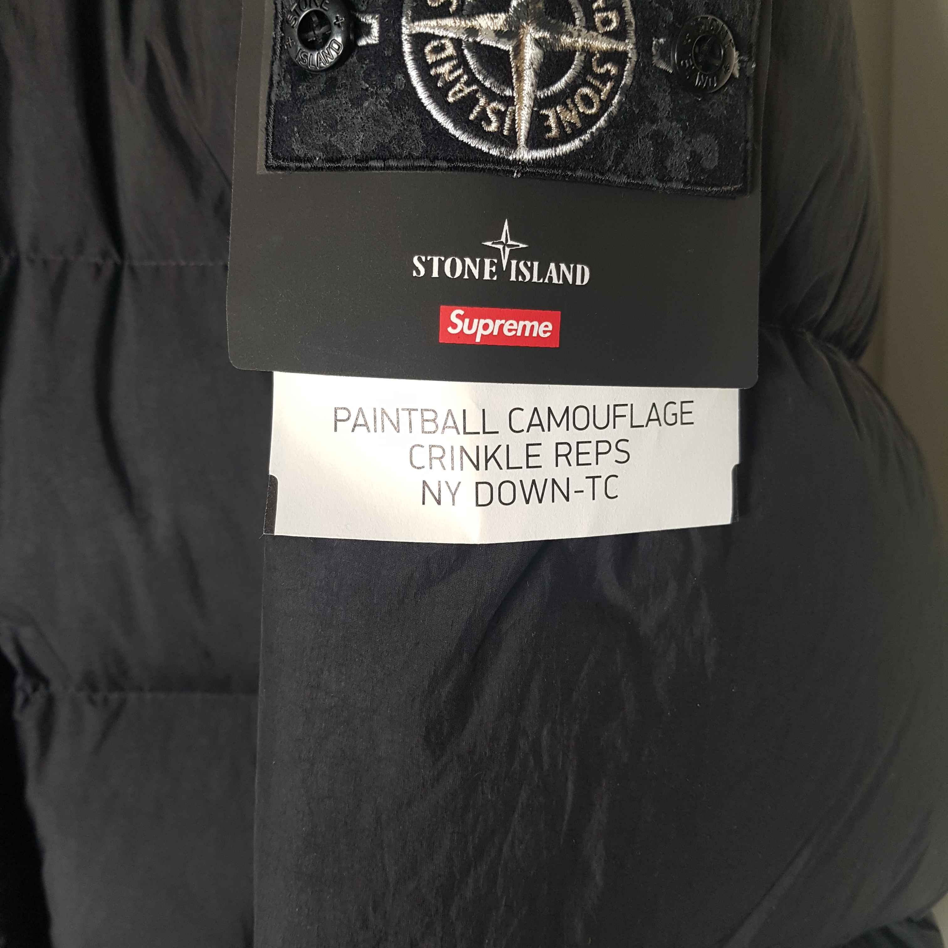 Supreme x Stone Island Painted Camo Crinkle Down Jacket Black - 20FW 착용 스타일 - 1