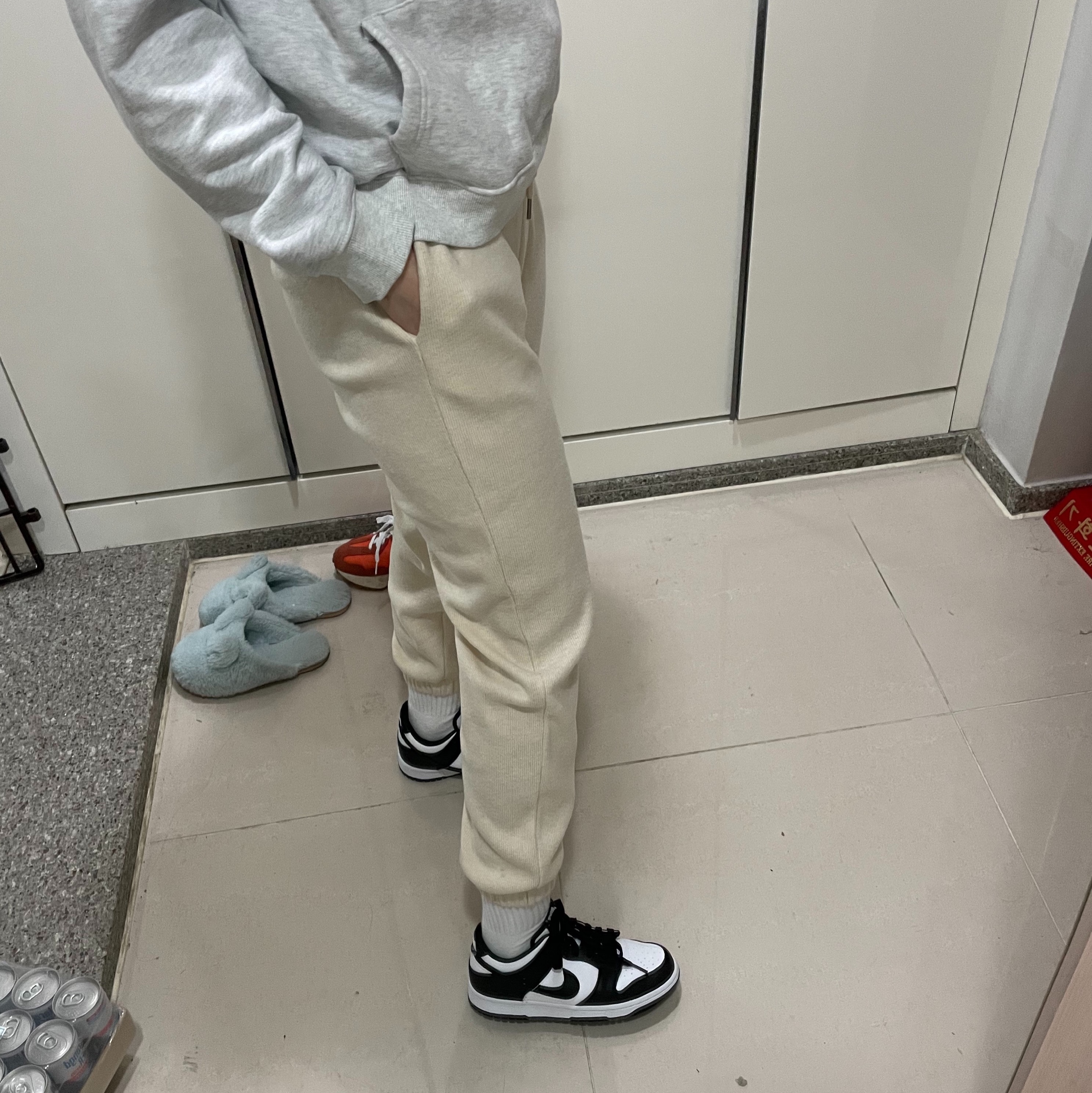 (GS) Nike Dunk Low Black 착용 스타일 - 2