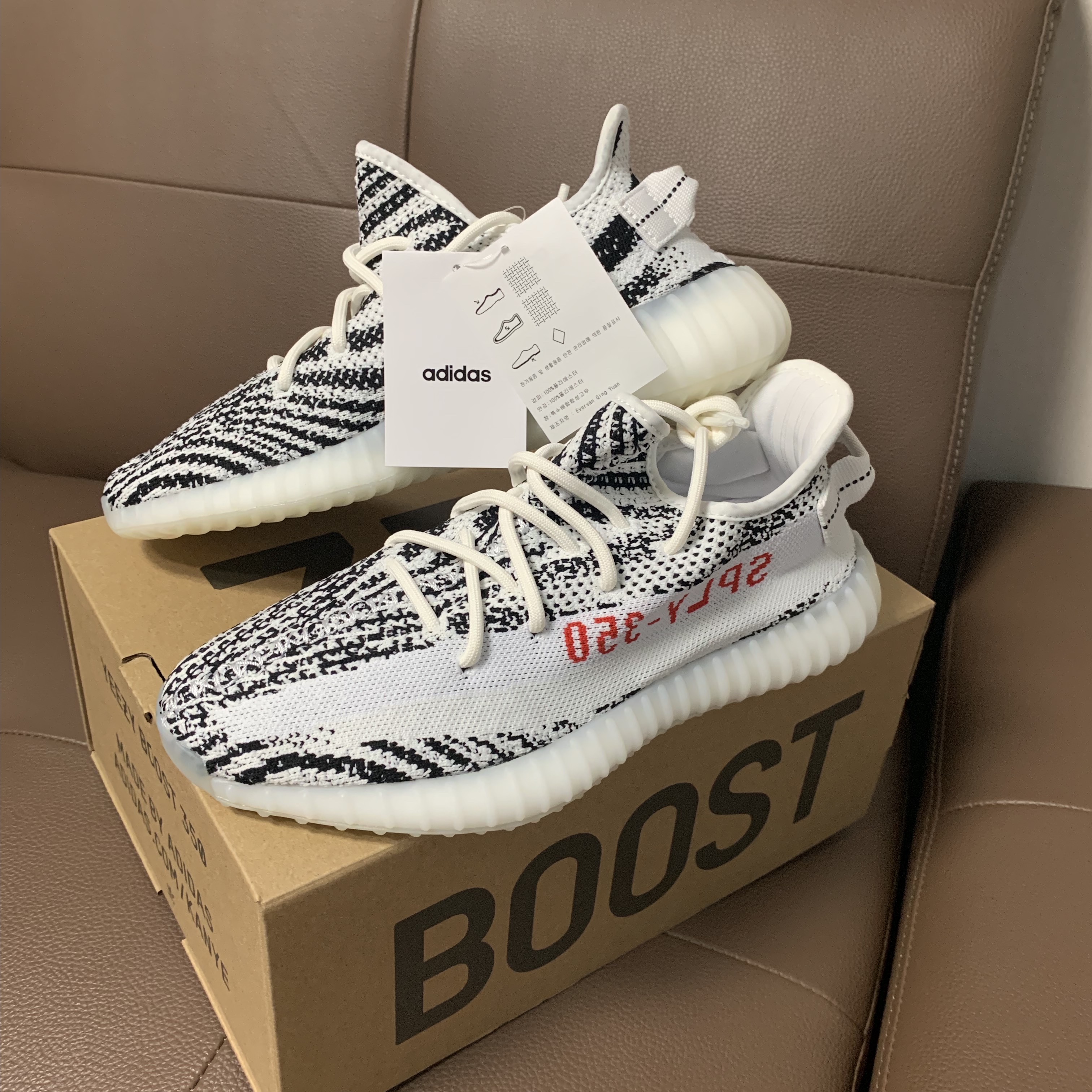 Adidas Yeezy Boost 350 V2 Zebra 2017/2019/2020 착용 스타일