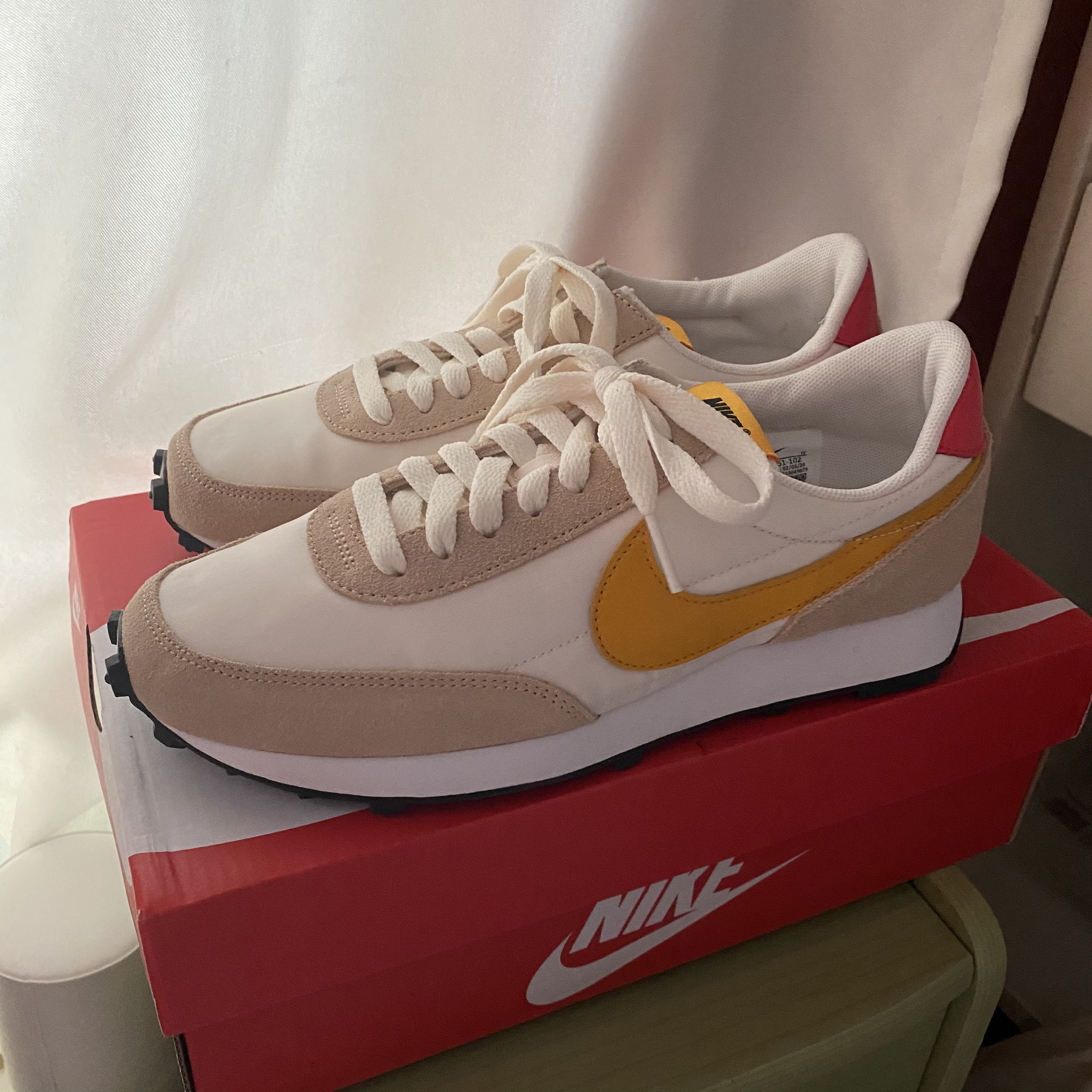 (W) Nike Daybreak Pale Ivory 착용 스타일 - 2