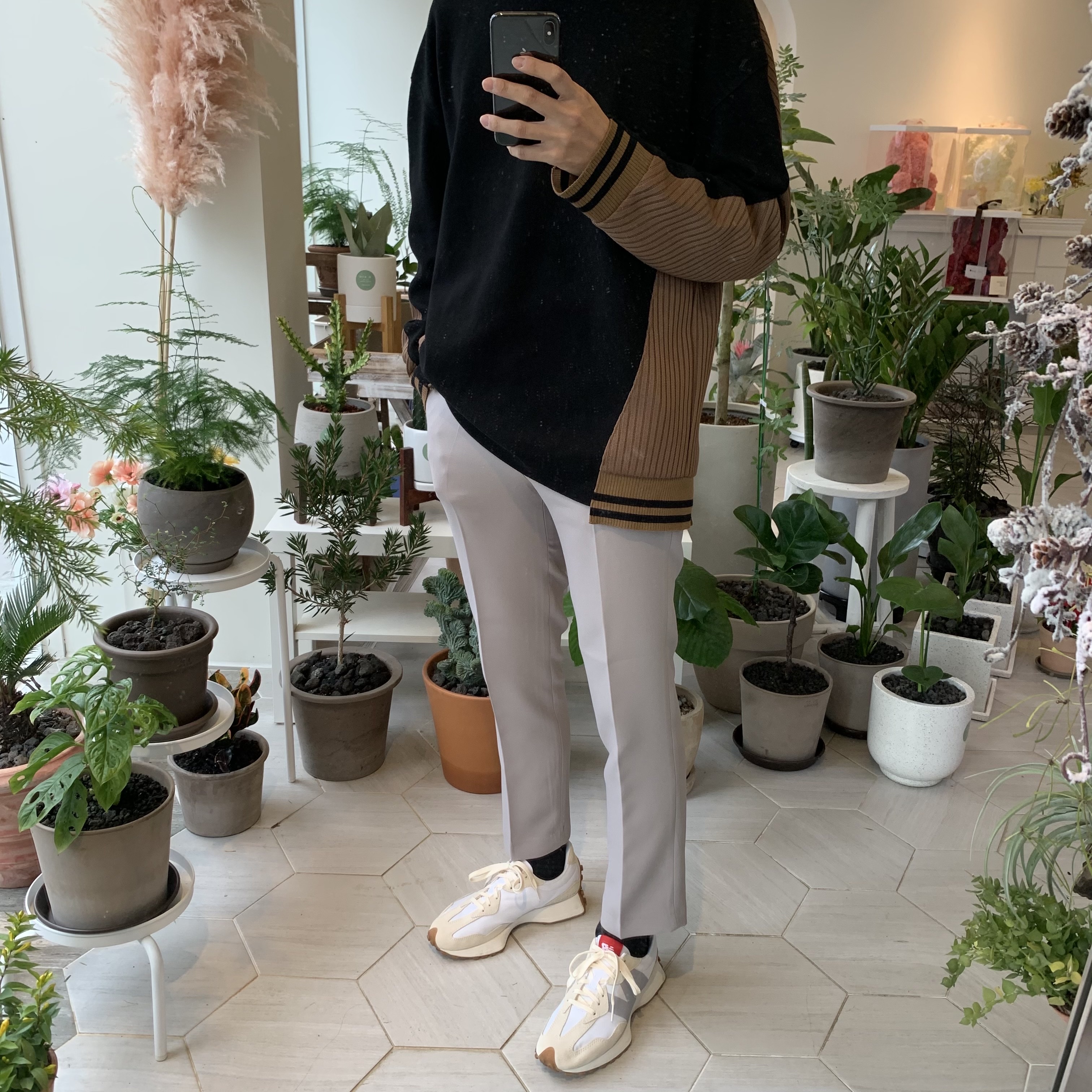 New Balance 327 White Silver Gum 착용 스타일
