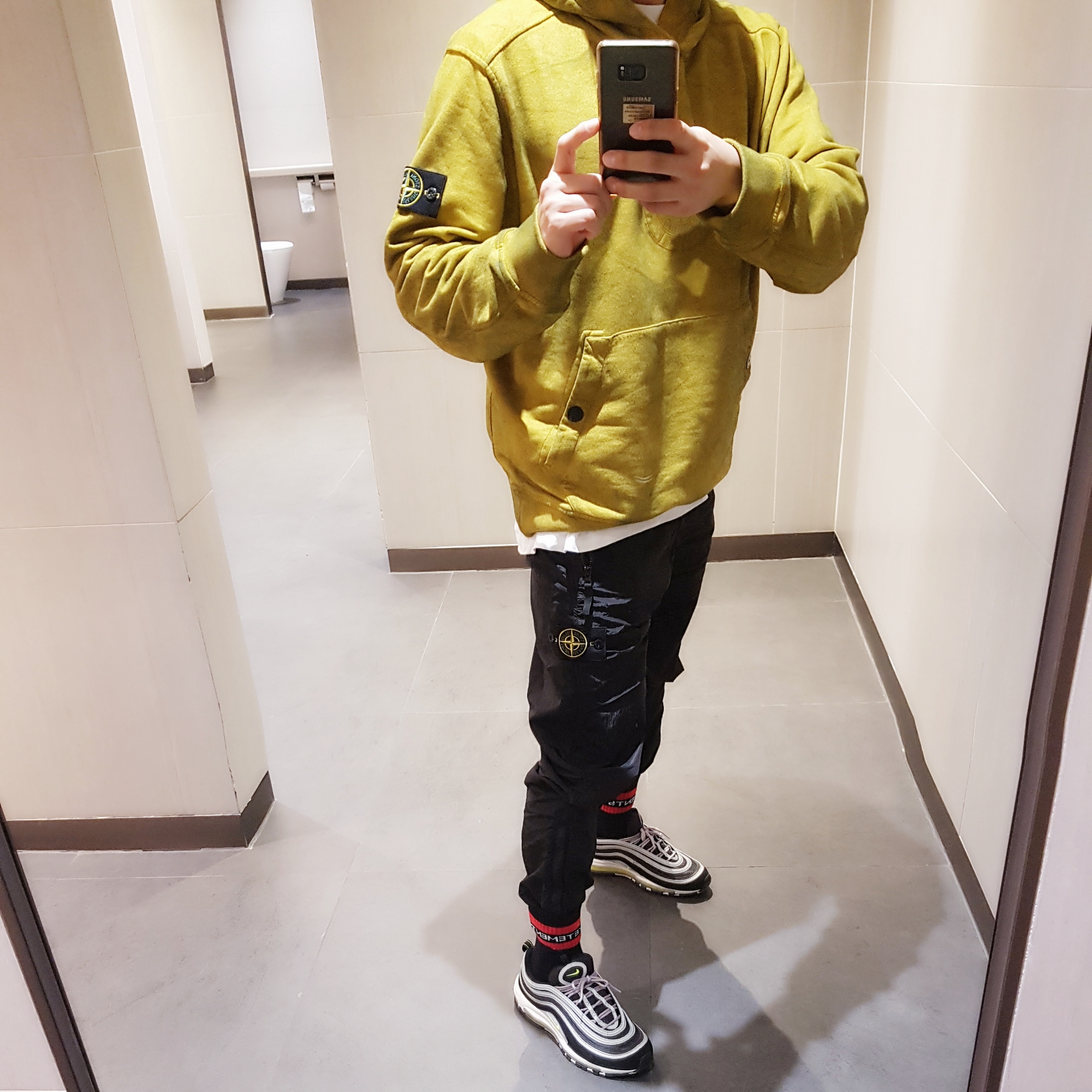 Nike Air Max 97 OG Black Volt Asia 착용 스타일 - 2