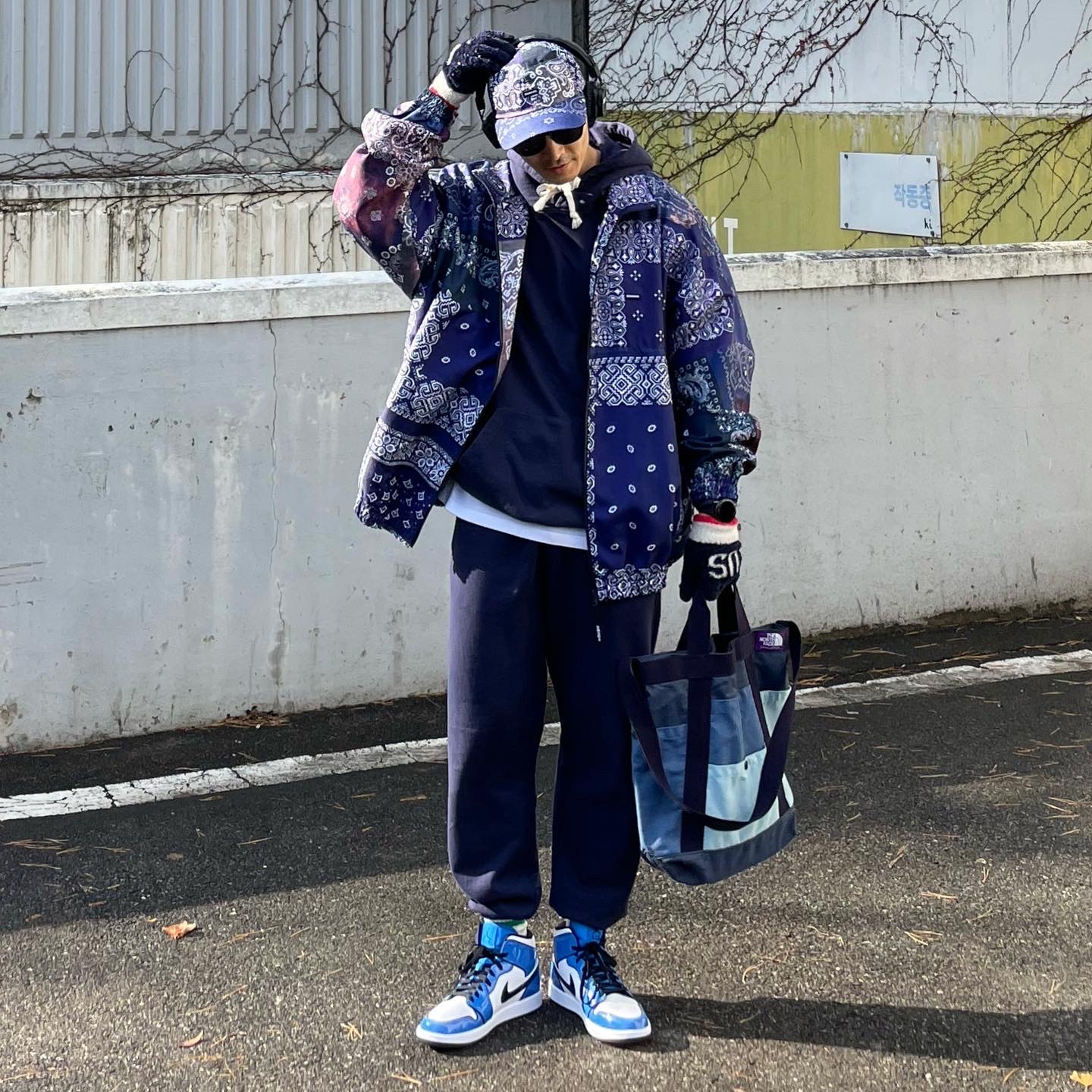 Jordan 1 Mid SE Signal Blue 착용 스타일 - 1