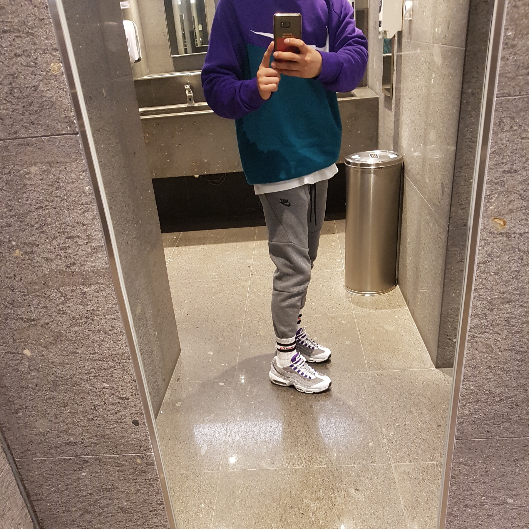 Nike Air Max 95 OG Grape 착용 스타일 - 2
