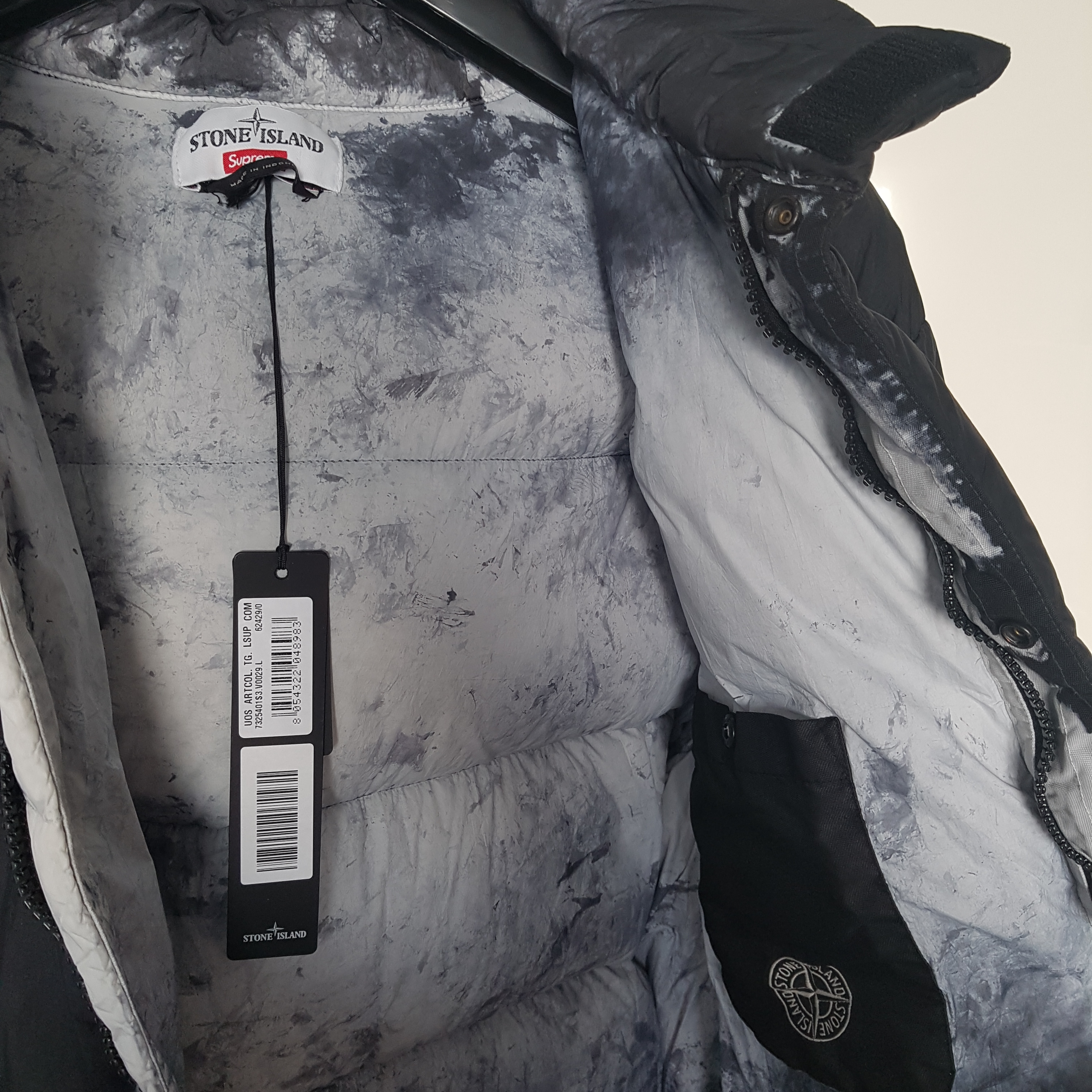 Supreme x Stone Island Painted Camo Crinkle Down Jacket Black - 20FW 착용 스타일 - 4