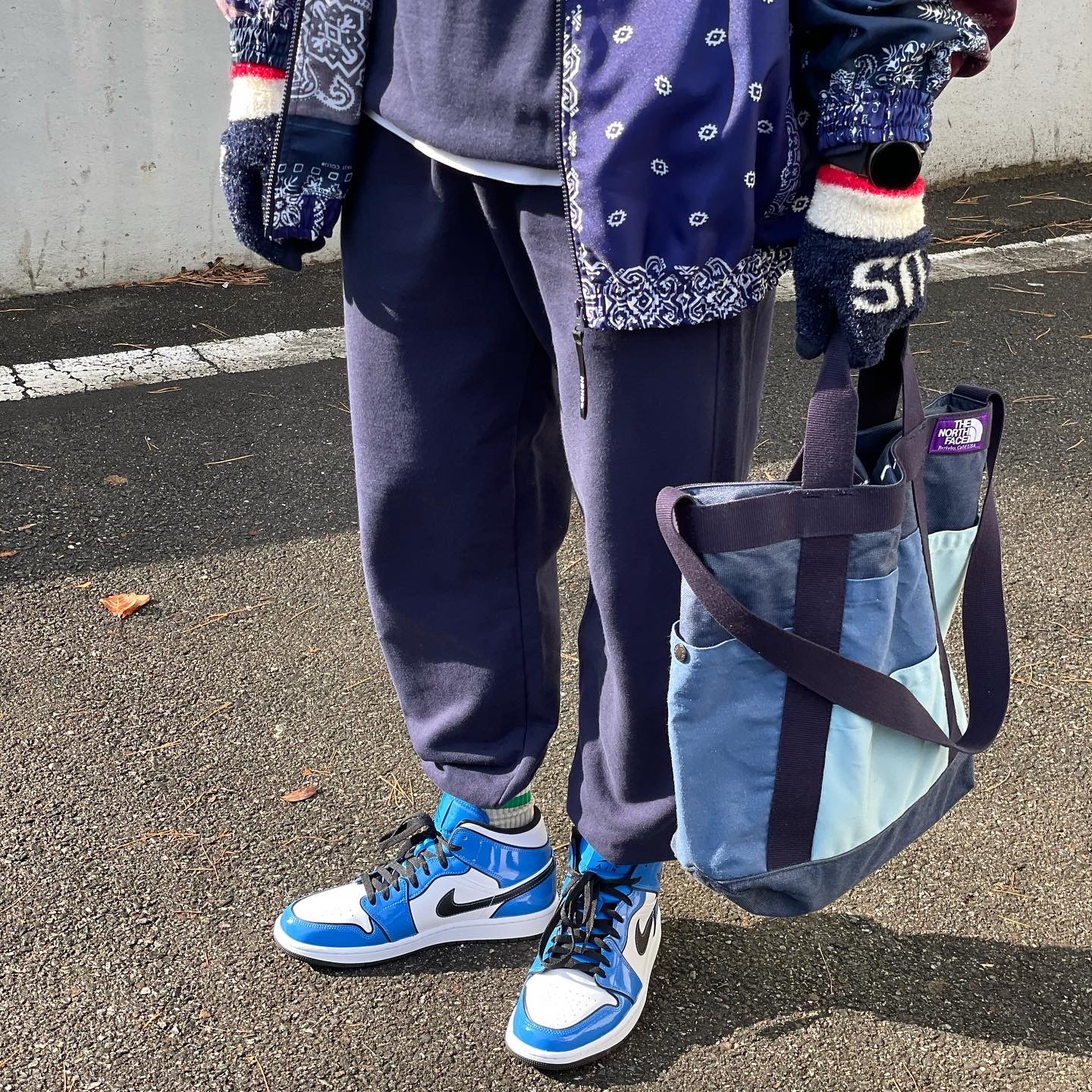 Jordan 1 Mid SE Signal Blue 착용 스타일 - 2