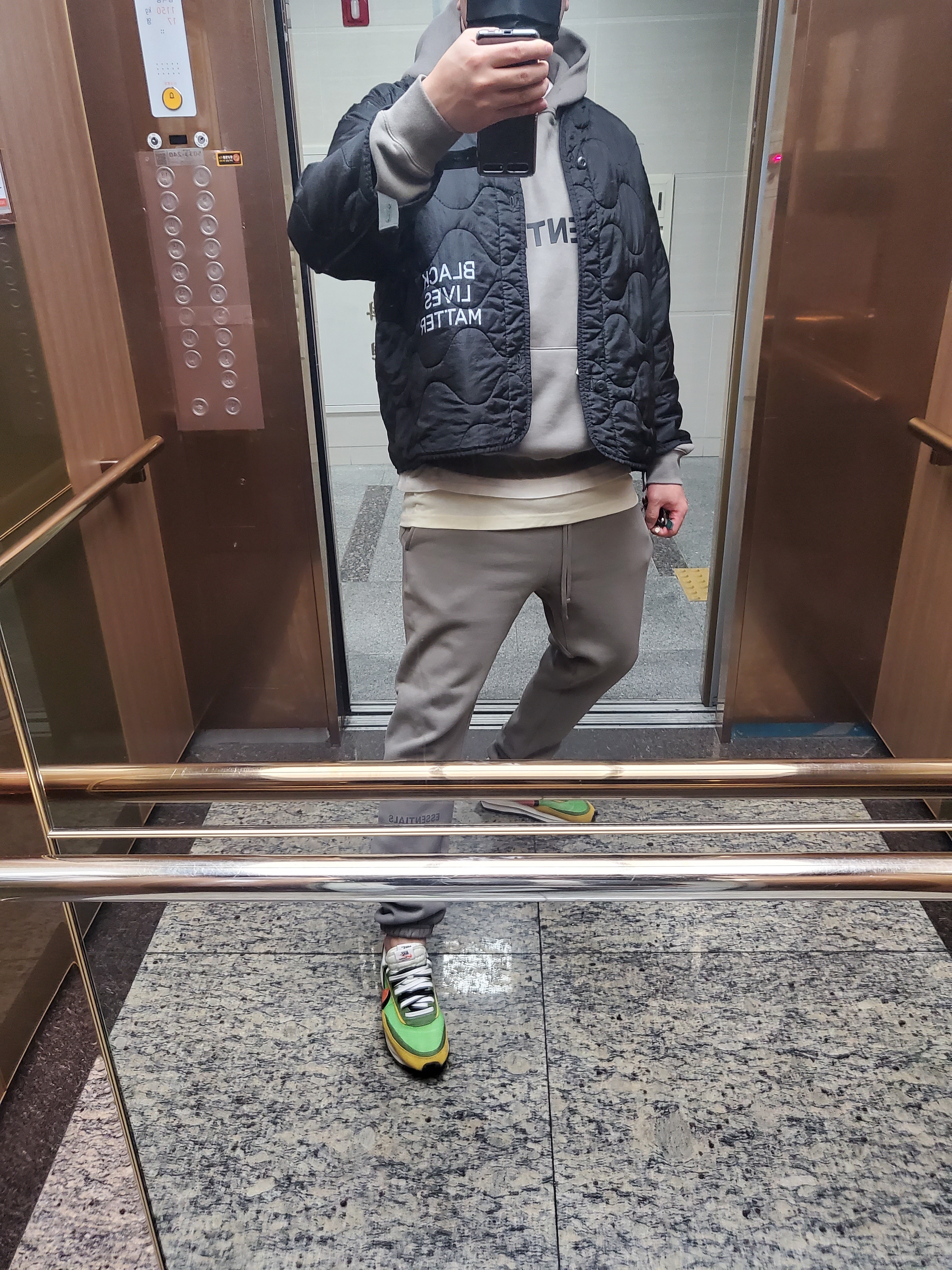 Essentials 3D Silicon Applique Pullover Hoodie Gray Flannel/Charcoal - 20SS, Essentials Sweatpants Gray Flannel/Charcoal - 20SS 착용 스타일