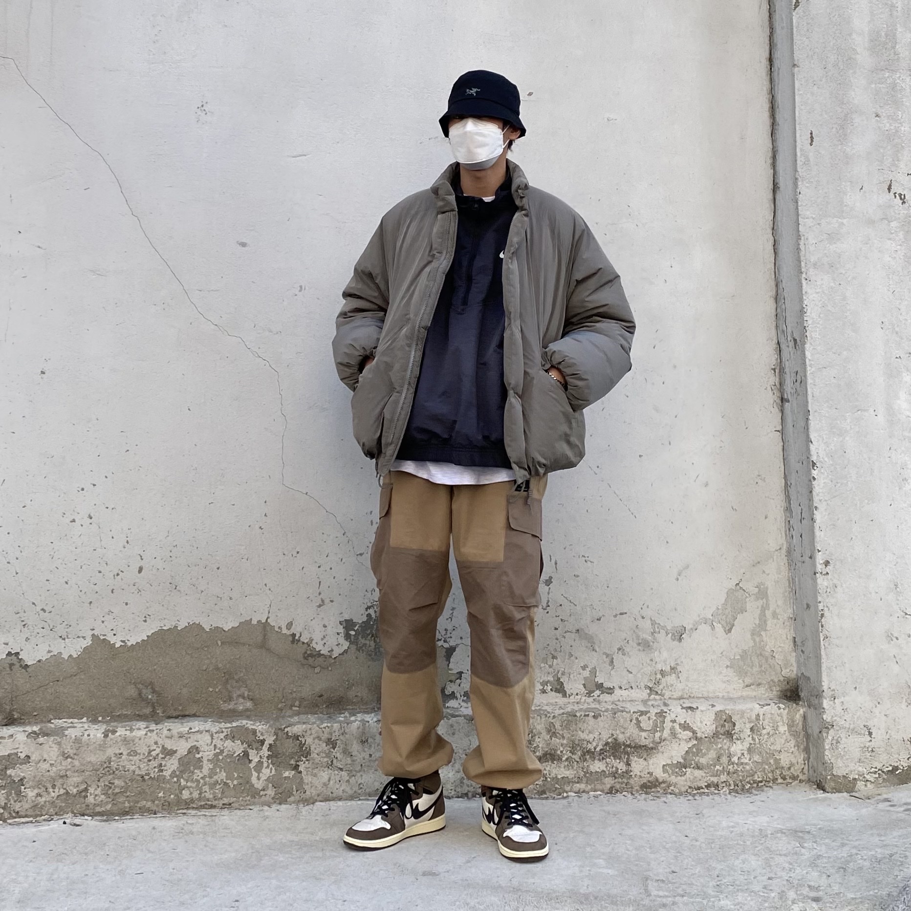 Jordan 1 x Travis Scott Retro High OG SP Mocha, Palace x Arc'teryx Sinsolo Hat Black - 20FW 착용 스타일 - 2