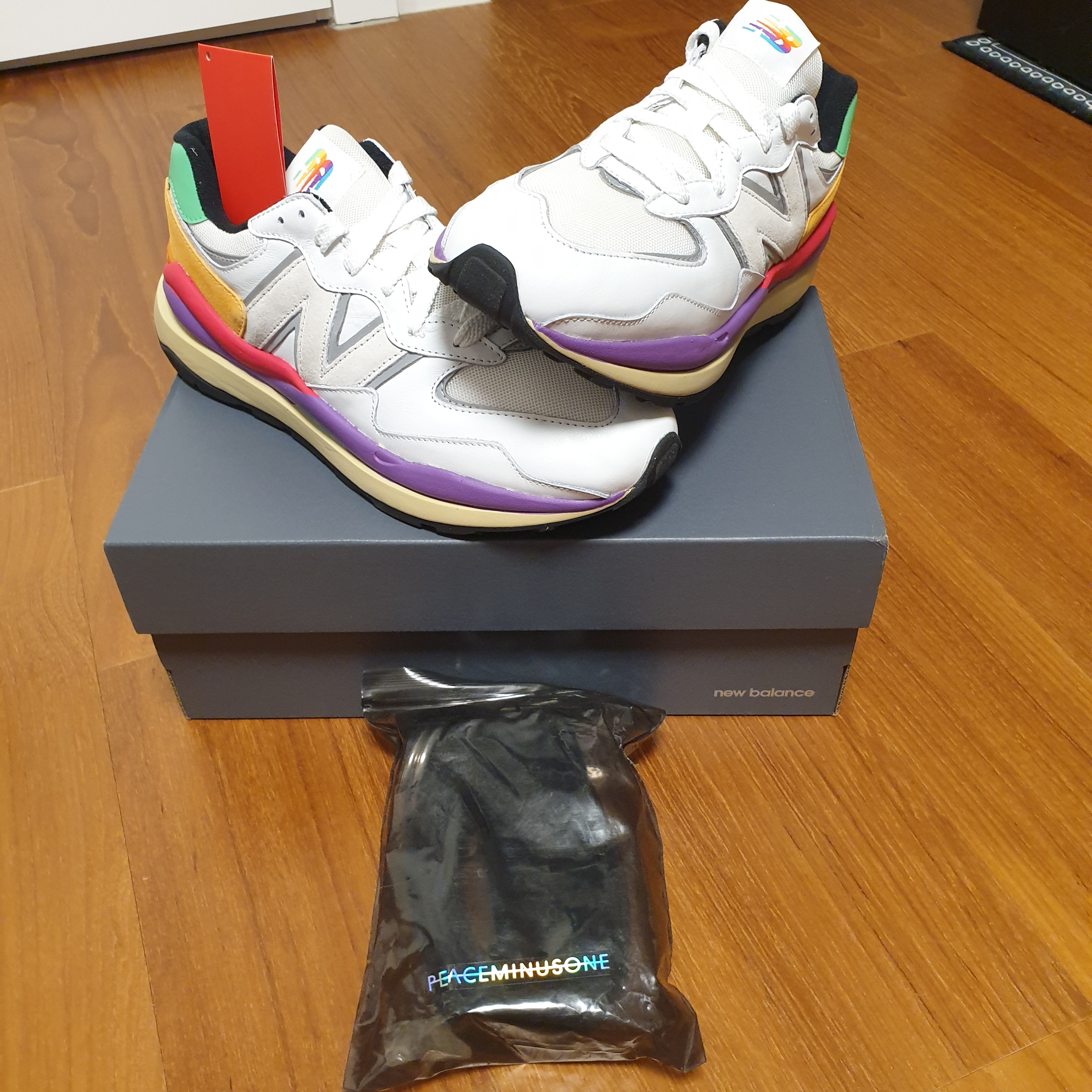 New Balance 5740 White Multicolor 착용 스타일