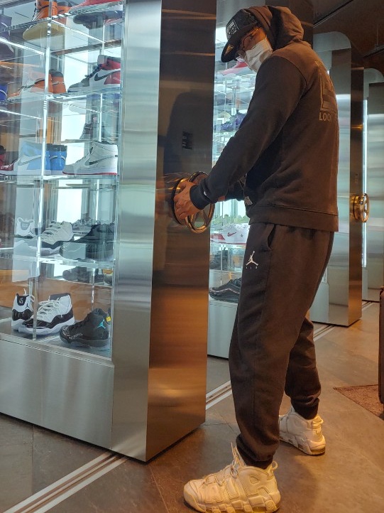 Nike Air More Uptempo Triple White, Jordan 11 Retro Concord 2018 착용 스타일