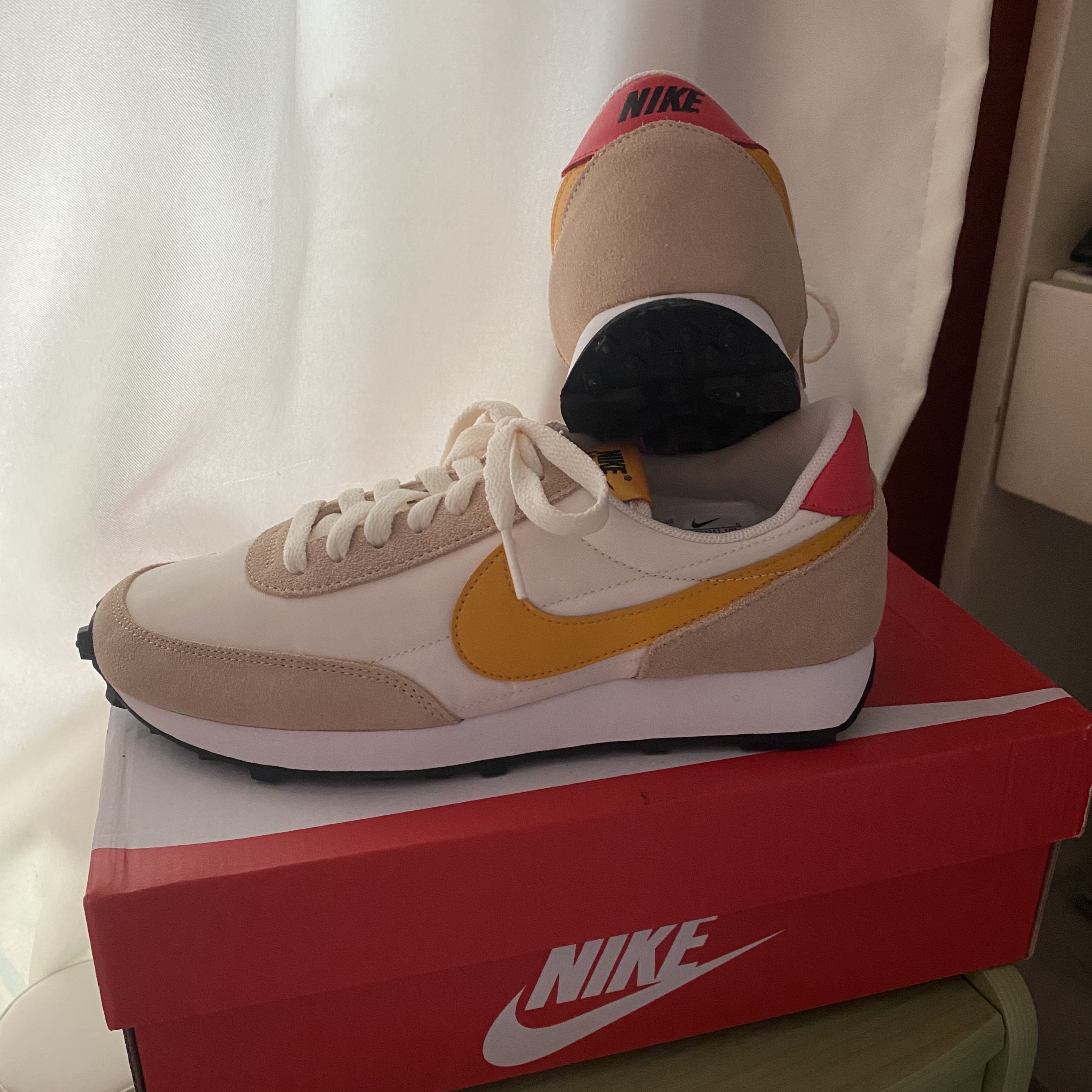 (W) Nike Daybreak Pale Ivory 착용 스타일 - 1