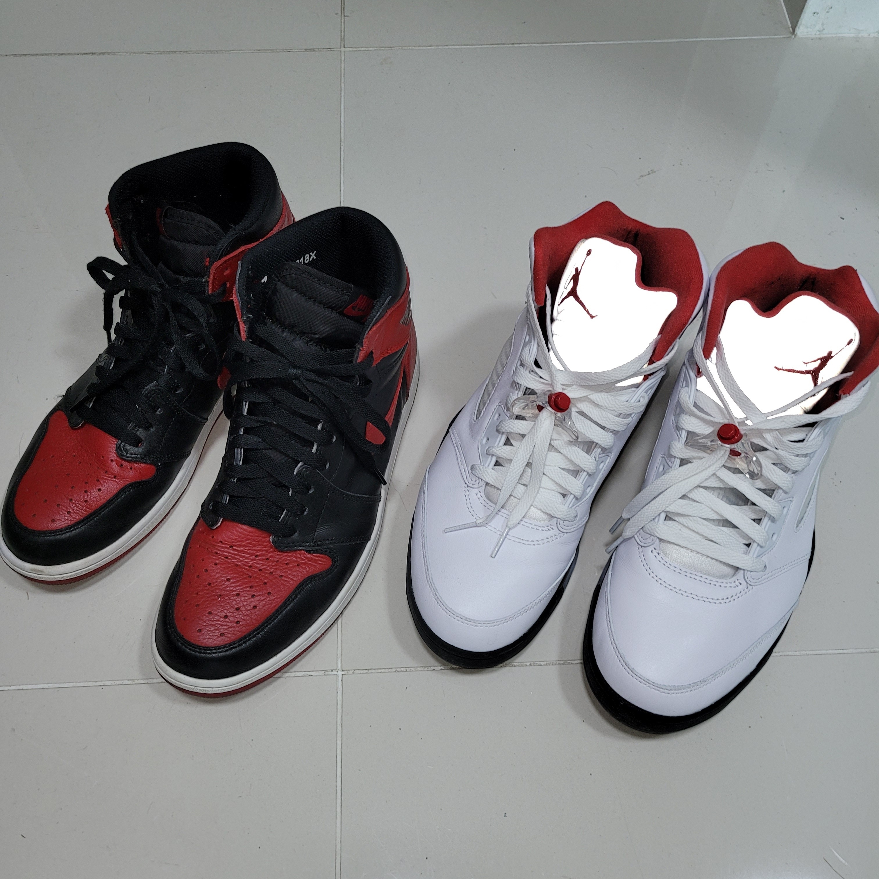 Jordan 1 Retro High OG Bred Banned 2016, Jordan 5 Retro Fire Red Silver Tongue 2020 착용 스타일