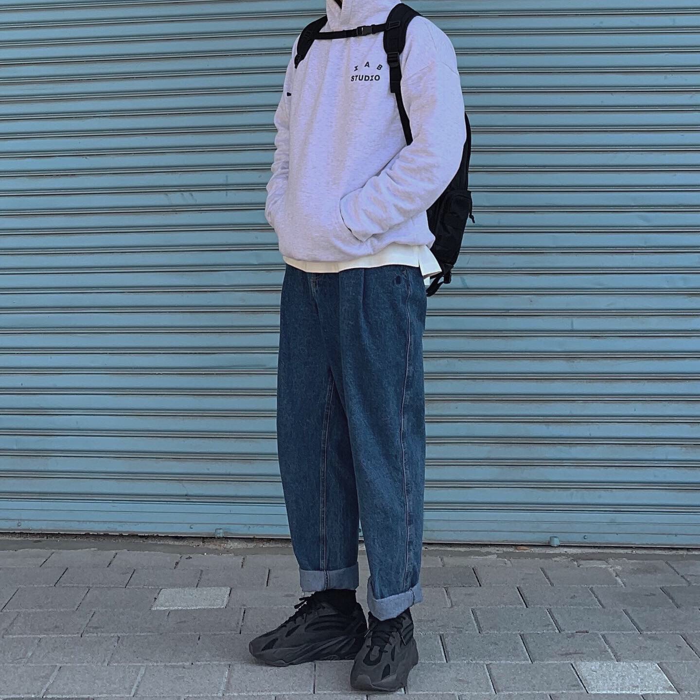 Adidas Yeezy Boost 700 V2 Vanta 2019 착용 스타일