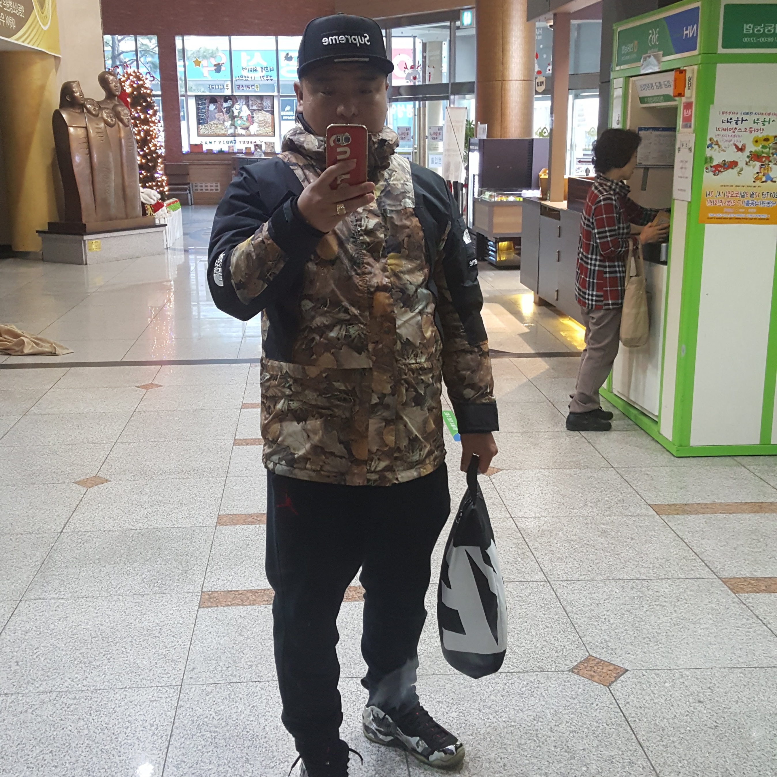 Nike Air Foamposite One Fighter Jet 착용 스타일