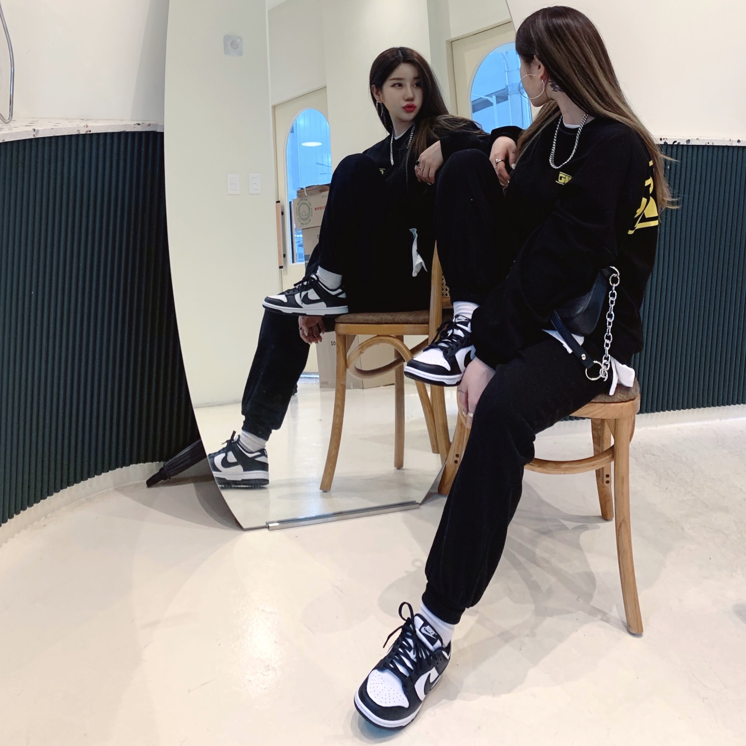 (W) Nike Dunk Low Black 착용 스타일 - 2