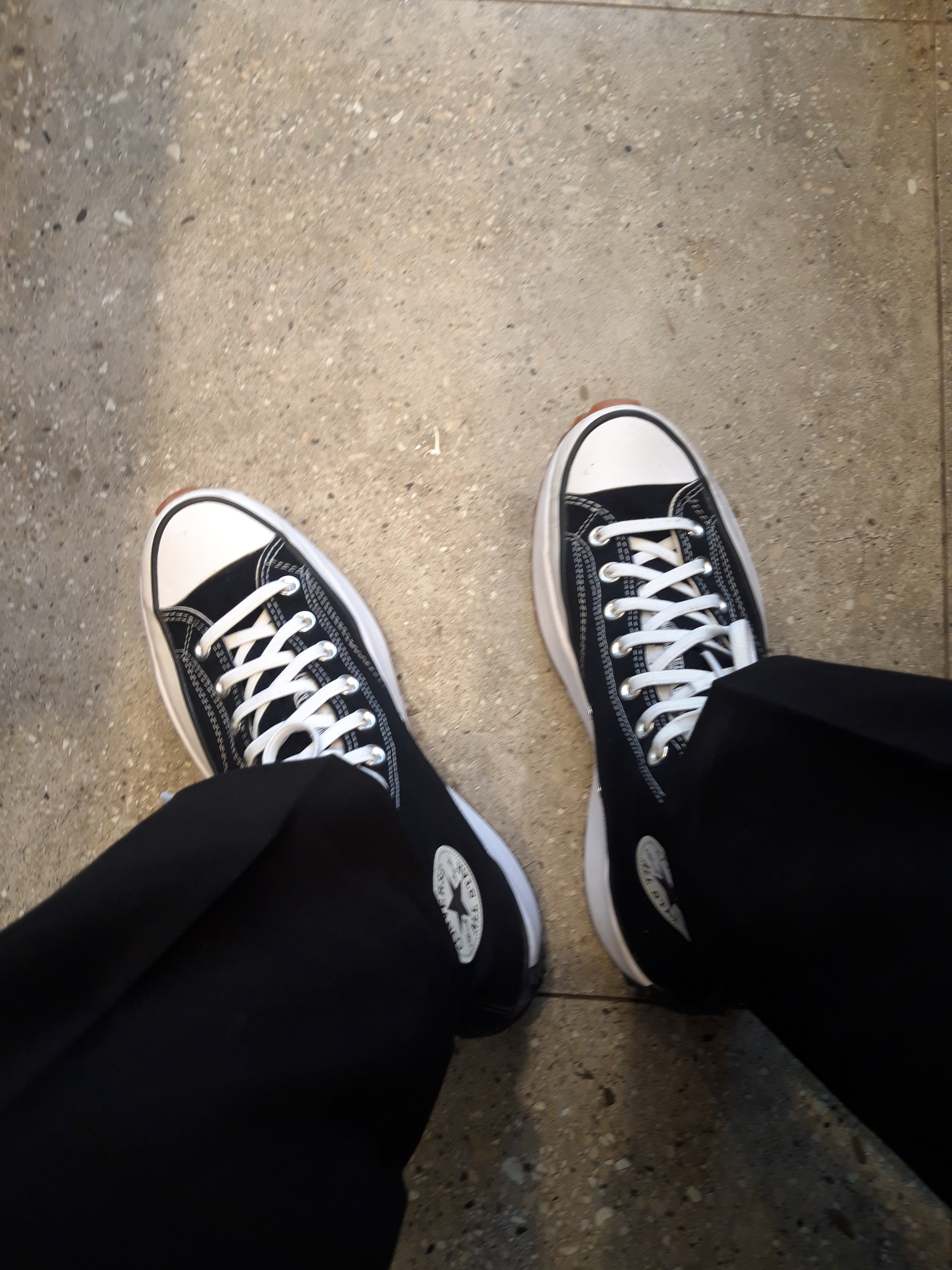 Converse Run Star Hike Hi Black White Gum 착용 스타일