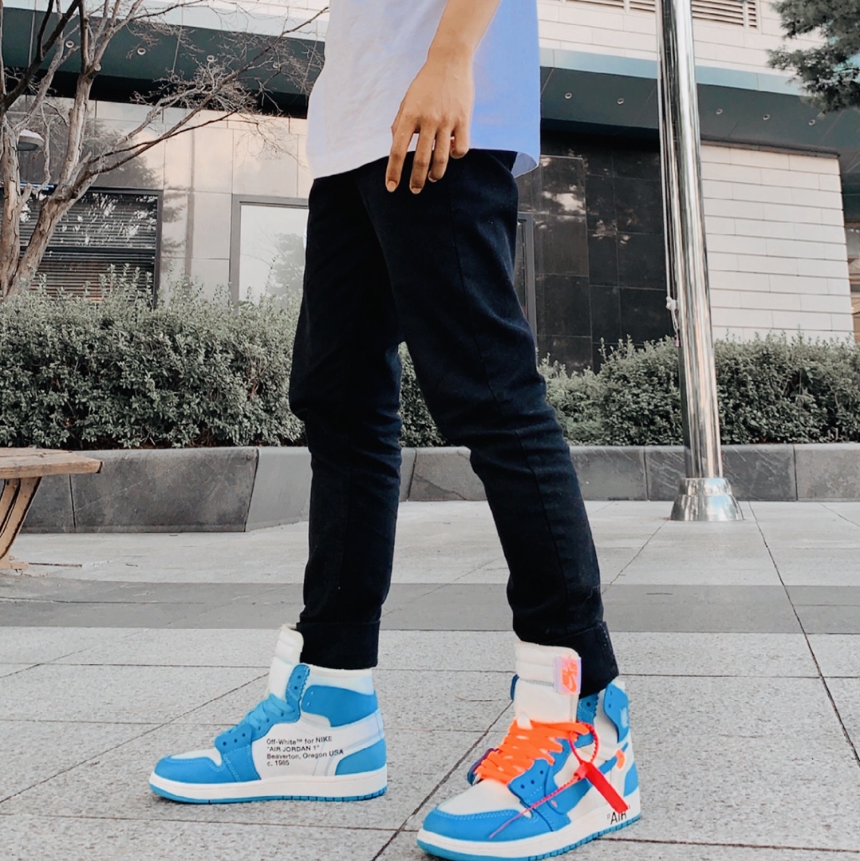 Jordan 1 x Off-White Retro High University Blue 착용 스타일
