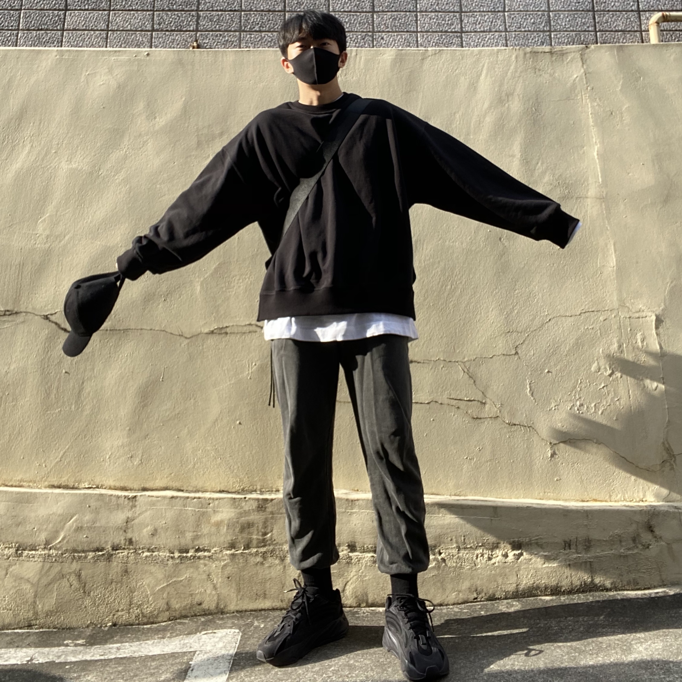 Adidas Yeezy Boost 700 V2 Vanta 2019 착용 스타일