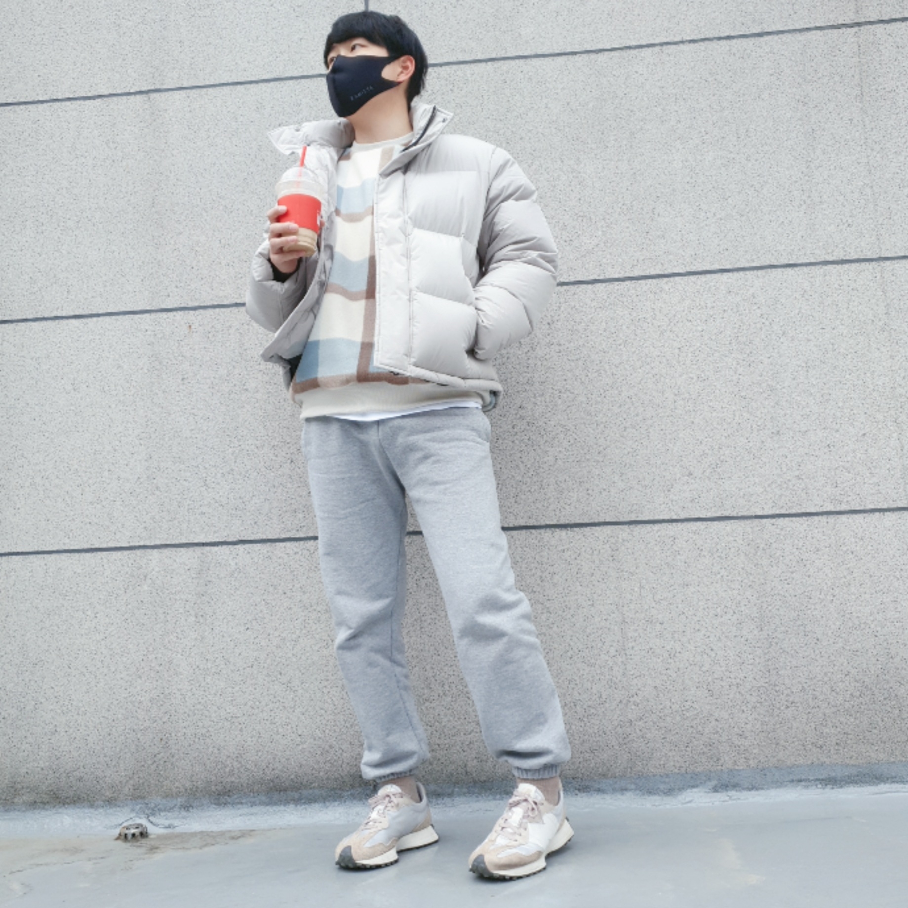 (W) New Balance 327 Grey Beige 착용 스타일
