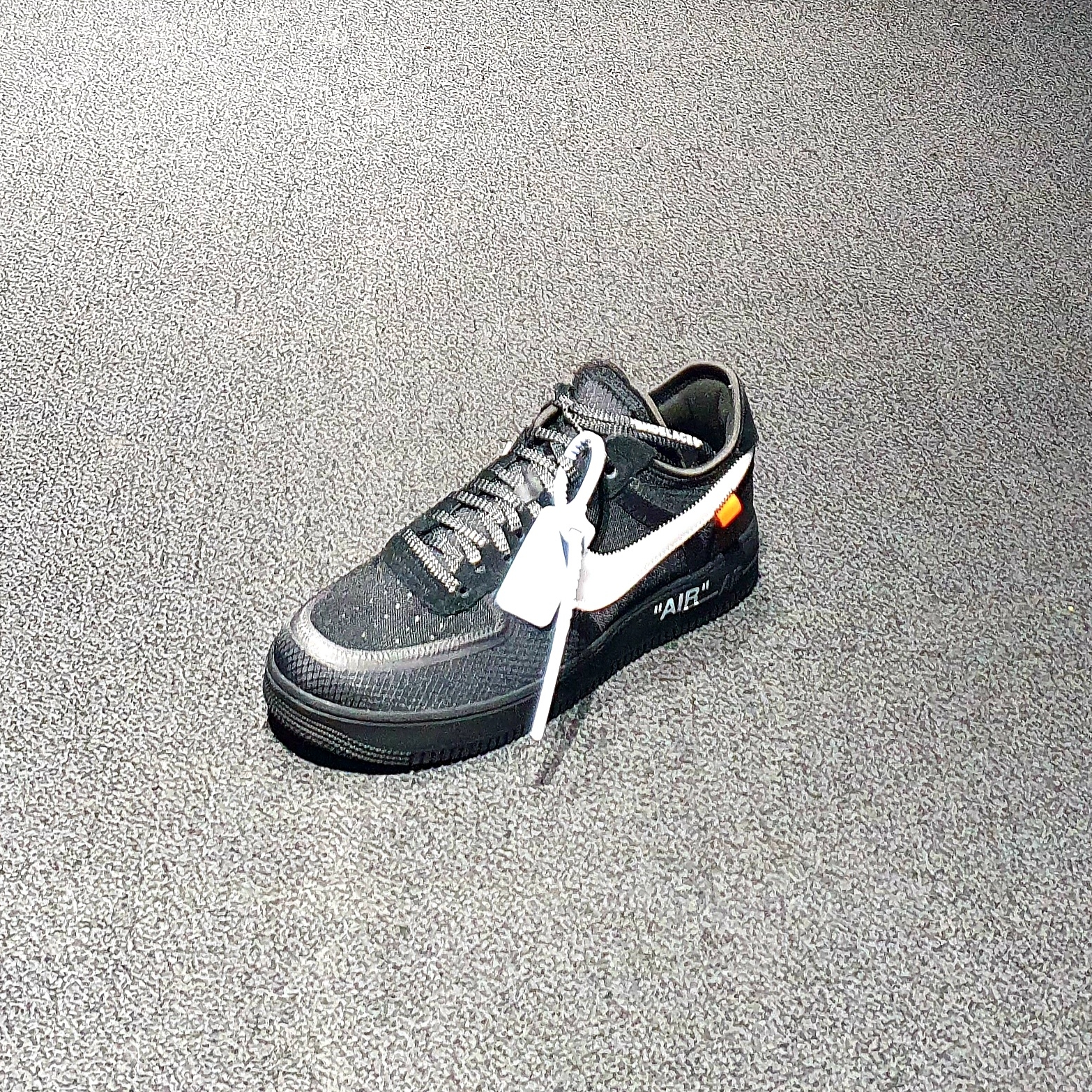 Nike x Off-White Air Force 1 Low Black White 착용 스타일 - 1