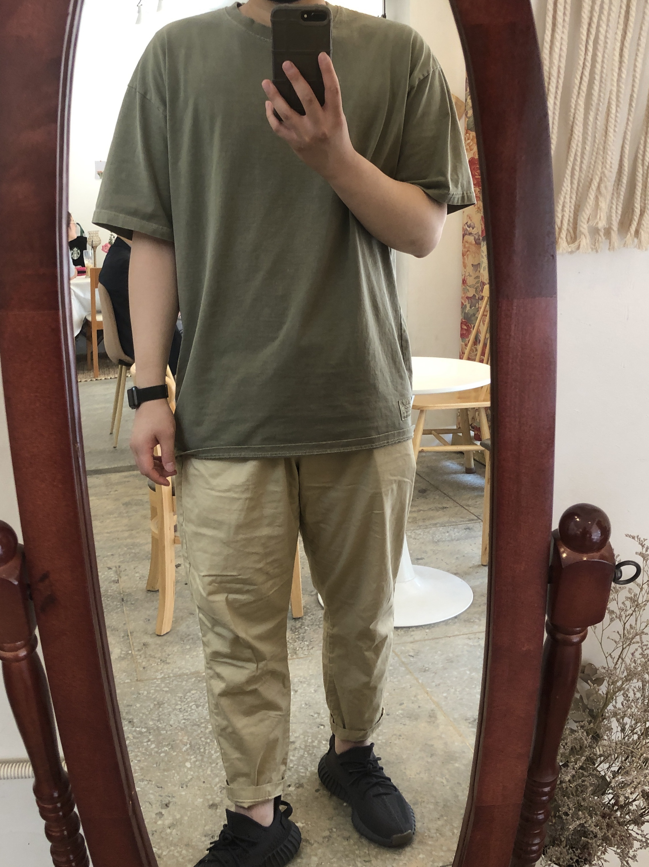 Adidas Yeezy Boost 350 V2 Cinder 착용 스타일
