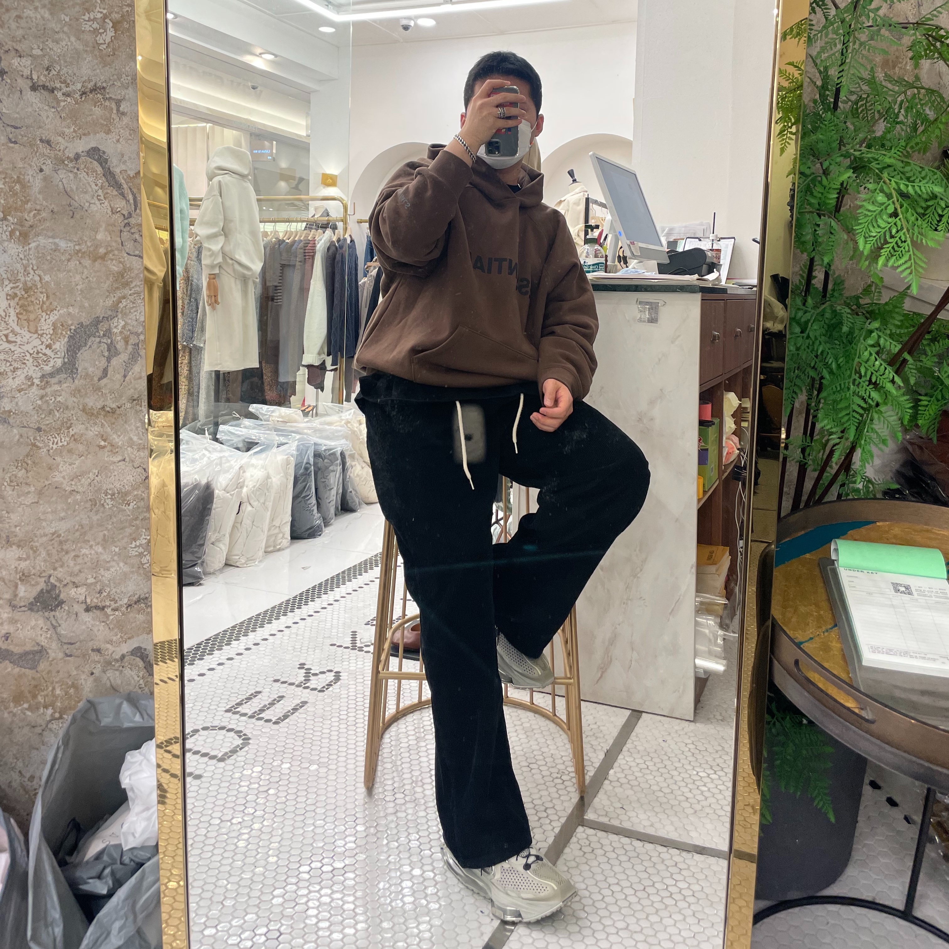 Essentials Logo Hoodie Brown/Rain Drum - Ssense Exclusive, Nike x Matthew M Williams Zoom 004 Stone 착용 스타일 - 1