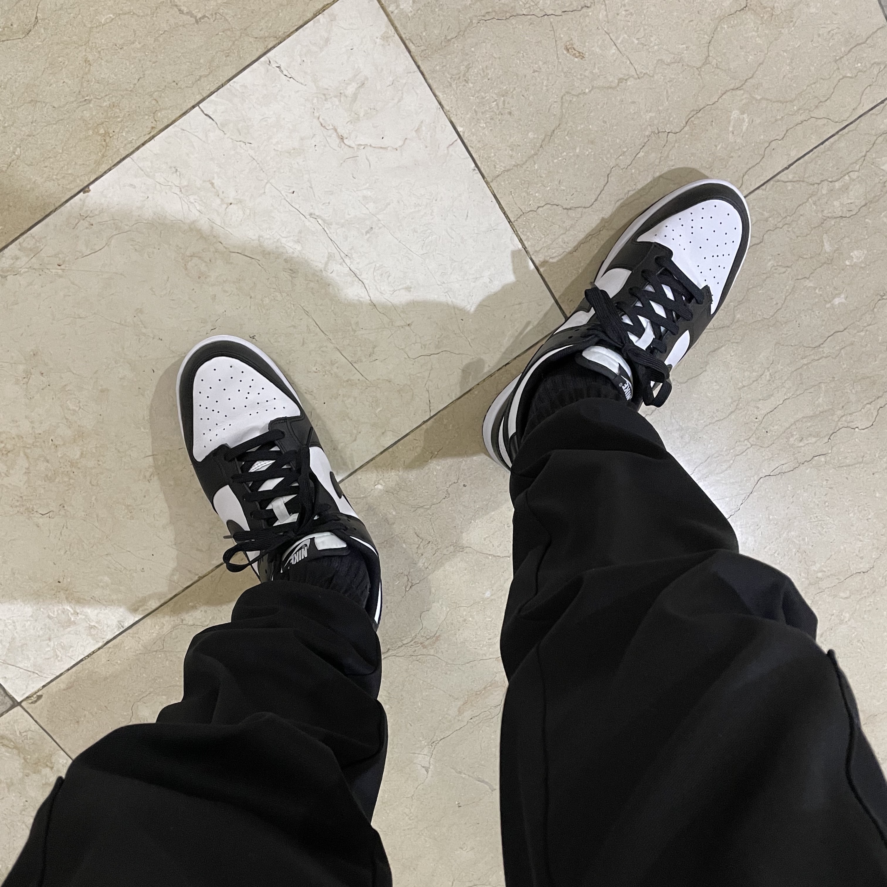 Nike Dunk Low Retro Black 착용 스타일 - 2