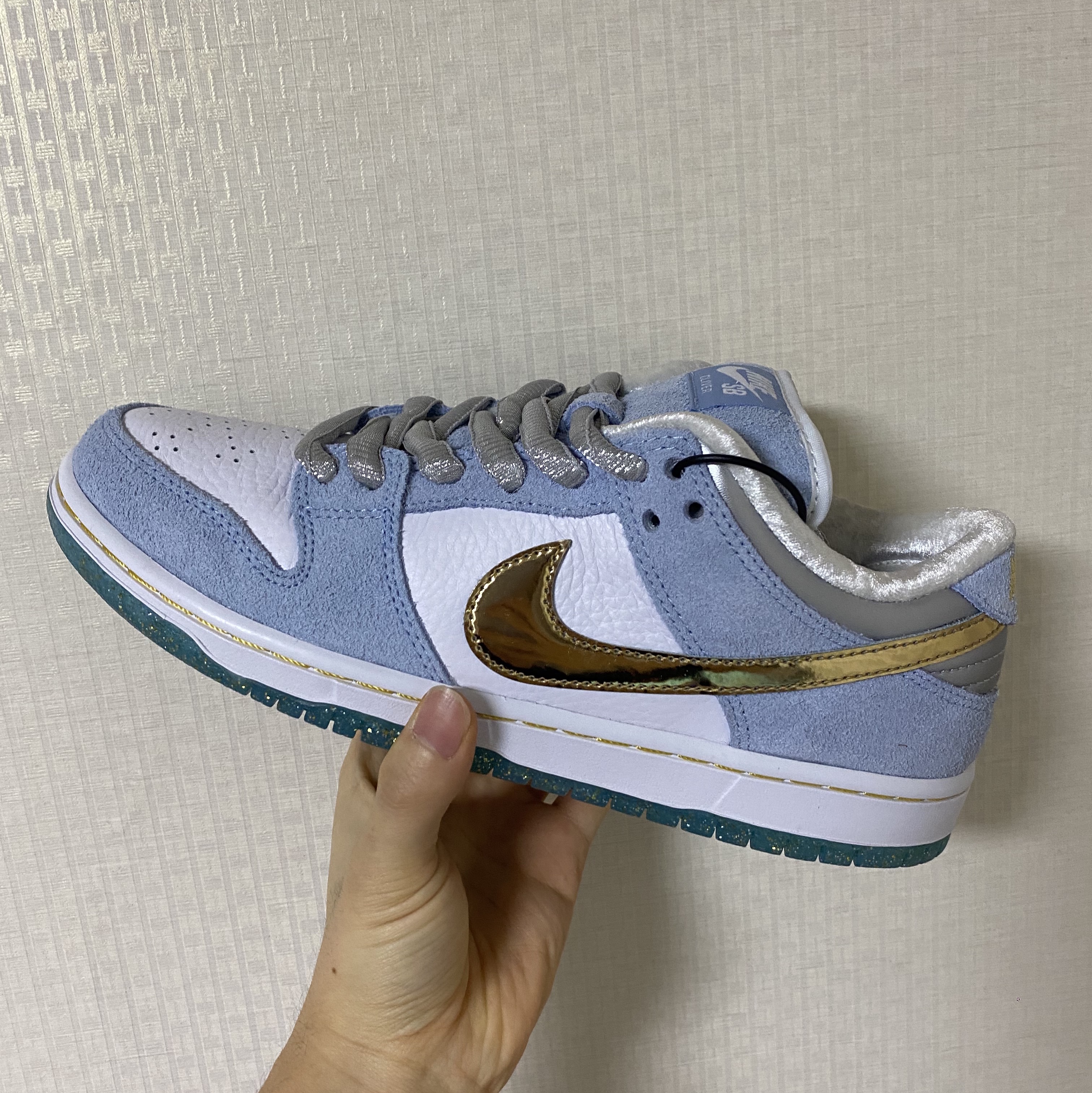 Nike x Sean Cliver SB Dunk Low Holiday Special 착용 스타일