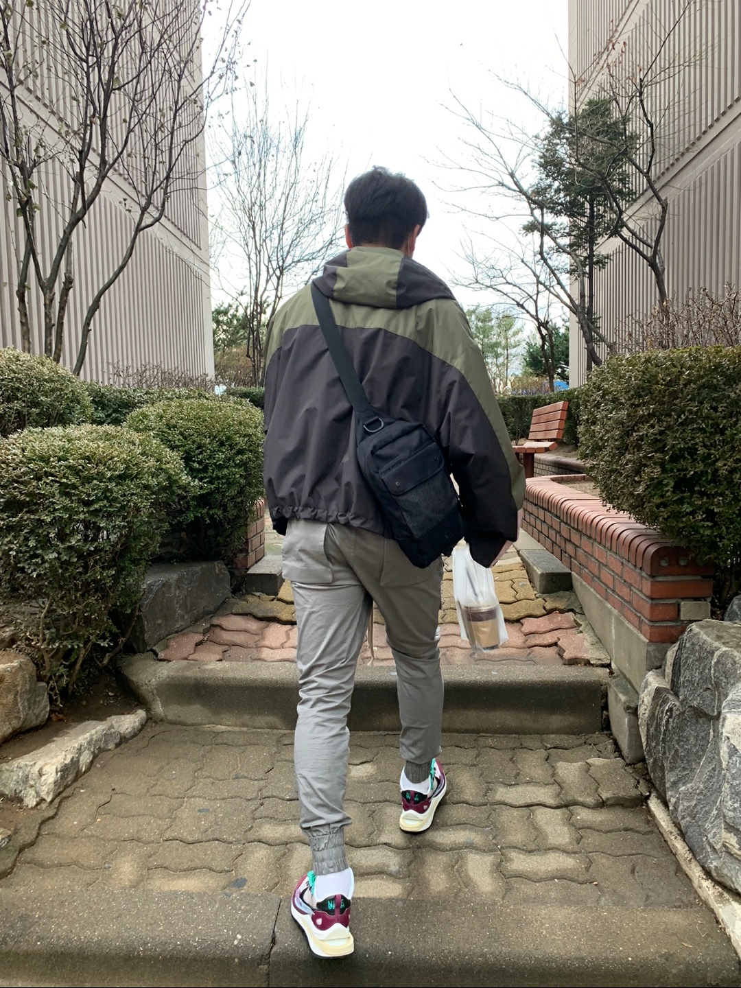 Nike x Sacai VaporWaffle String & Black Villain Red 착용 스타일 - 2
