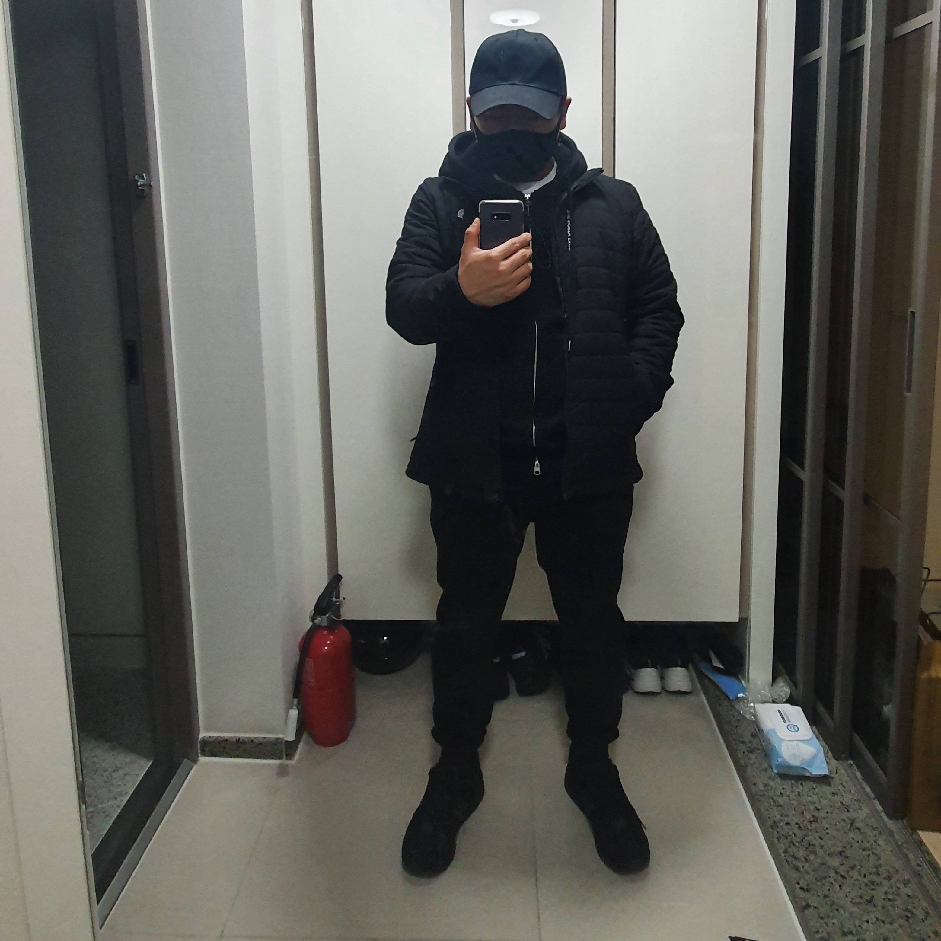 New Balance 878 Triple Black 착용 스타일 - 1