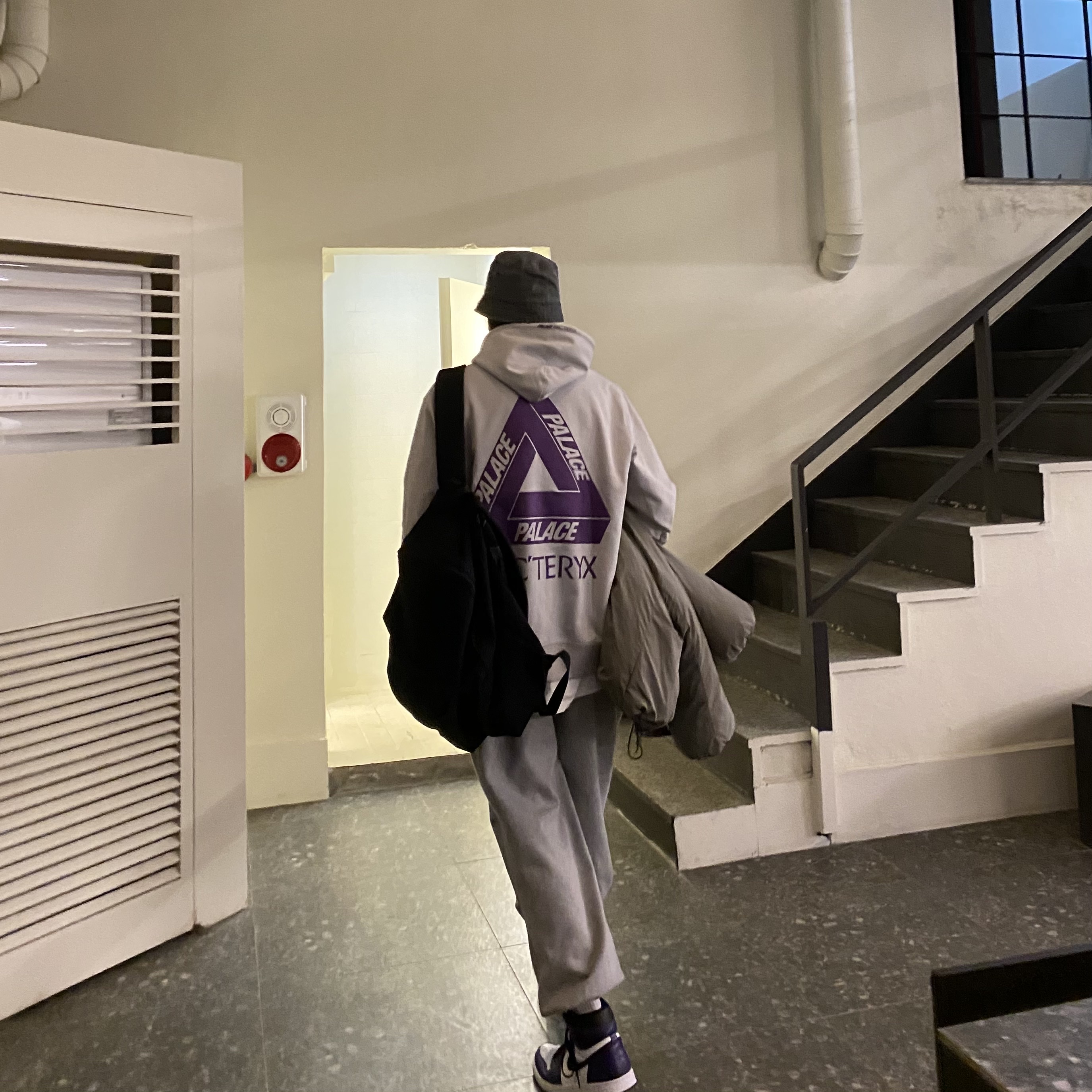 Jordan 1 Retro High OG Court Purple 2020, Palace x Arc'teryx Hood Grey - 20FW 착용 스타일 - 2