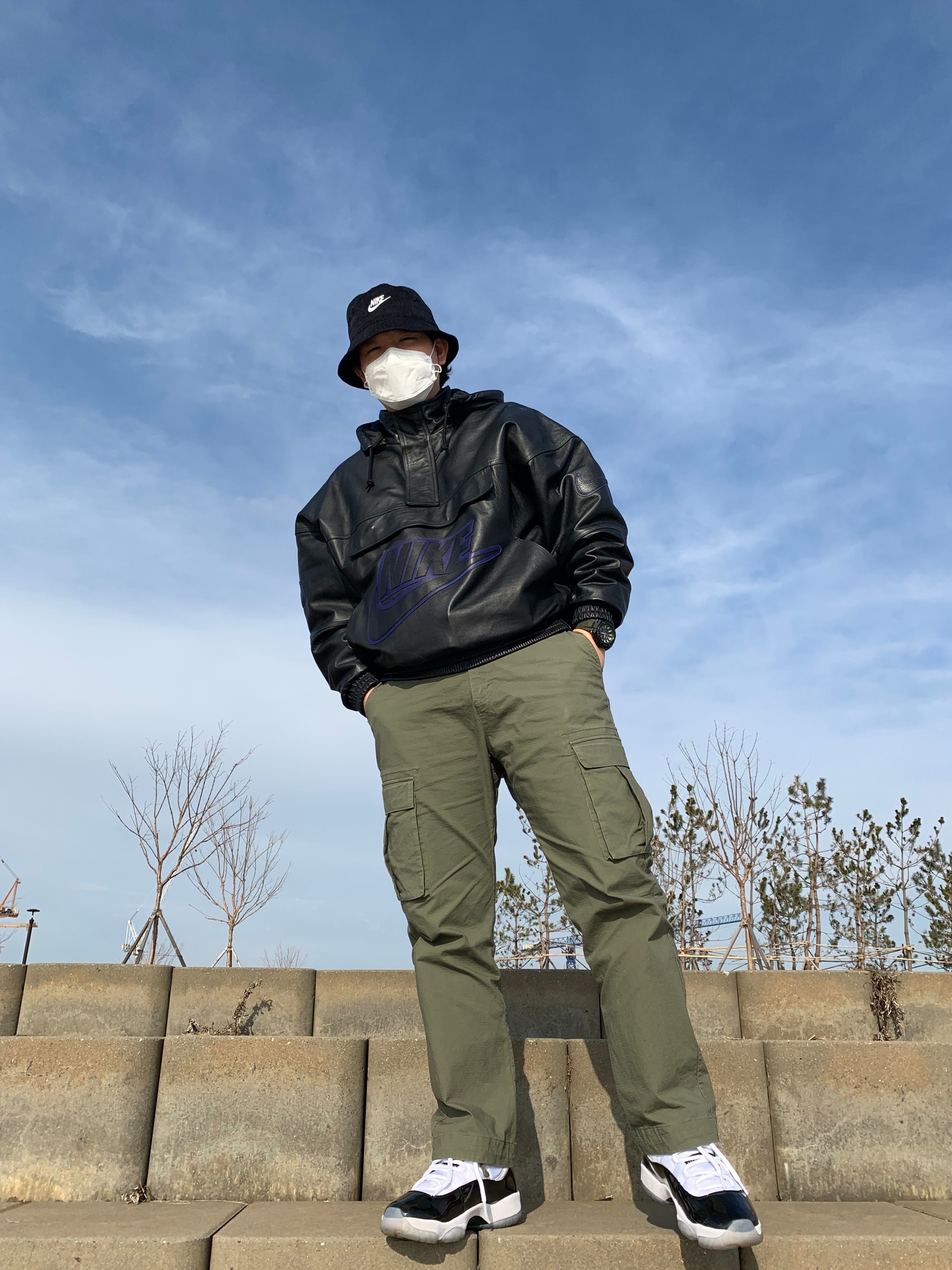 Nike Futura Corduroy Bucket Black, Supreme x Nike Leather Anorak Black - 19FW 착용 스타일 - 1