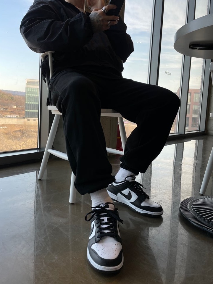 Nike Dunk Low Retro Black 착용 스타일